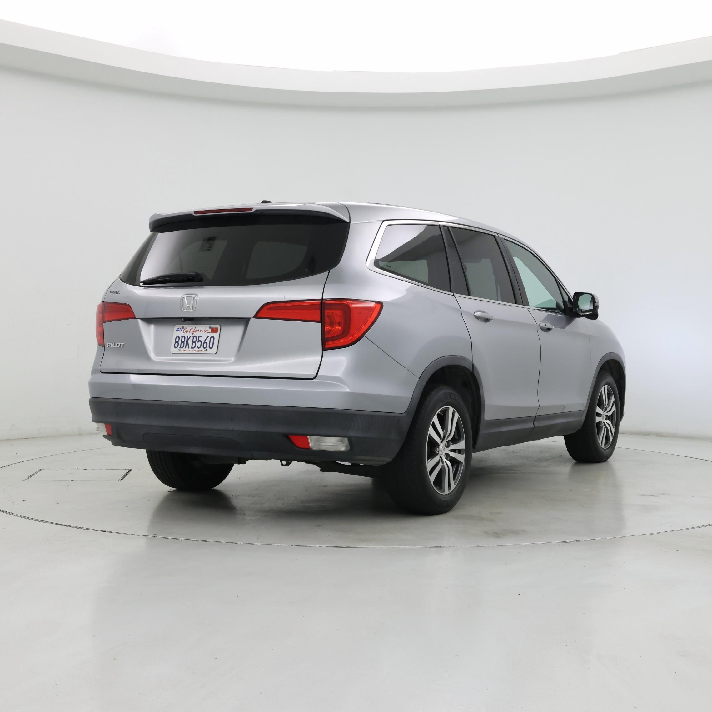 Thumbnail: 2017 Honda Pilot - 8