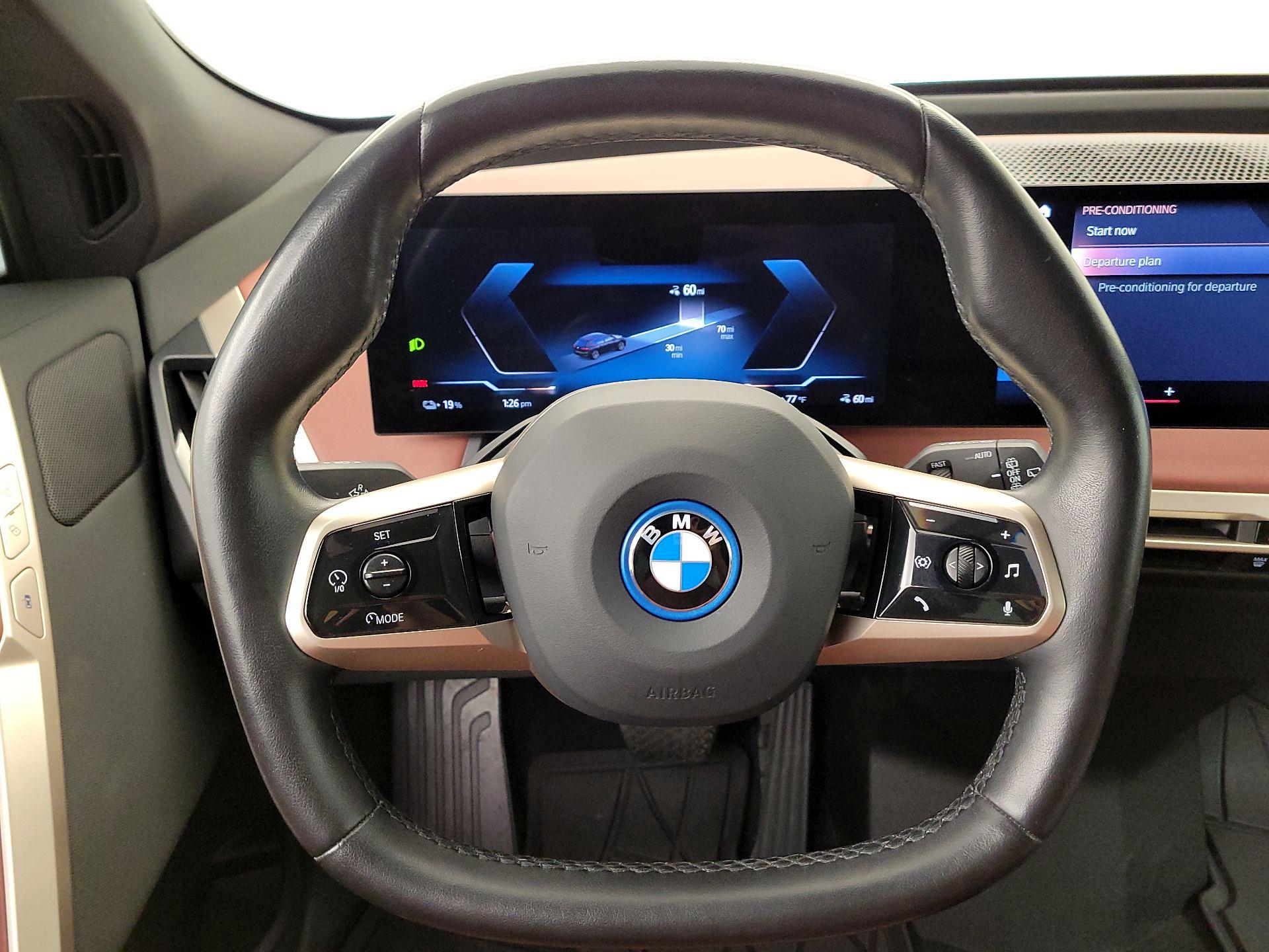 Thumbnail: 2023 BMW iX - 10