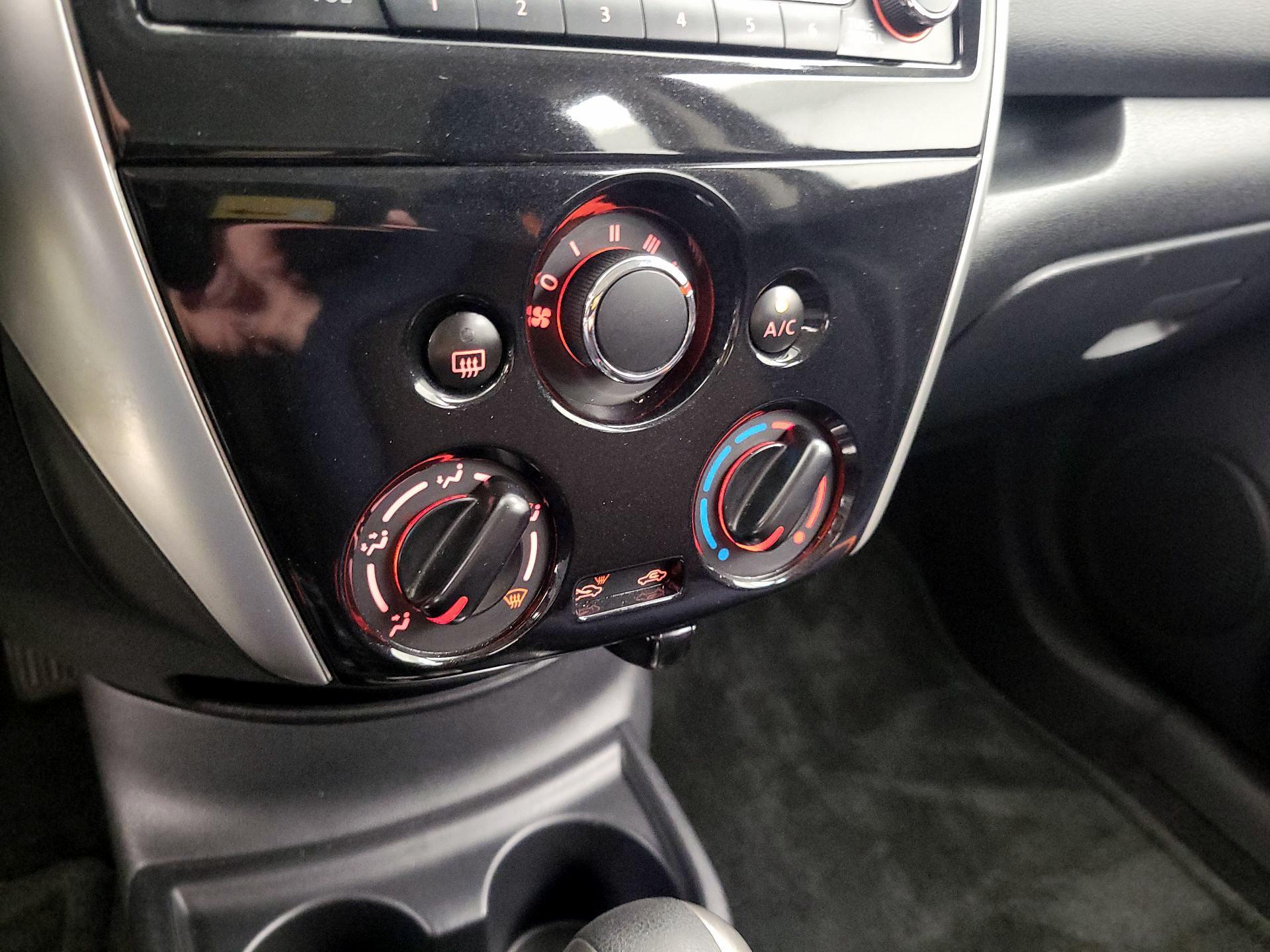Thumbnail: 2016 Nissan Versa Note - 16