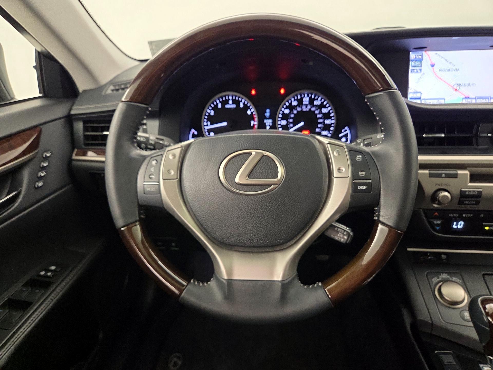 Thumbnail: 2014 Lexus ES - 10