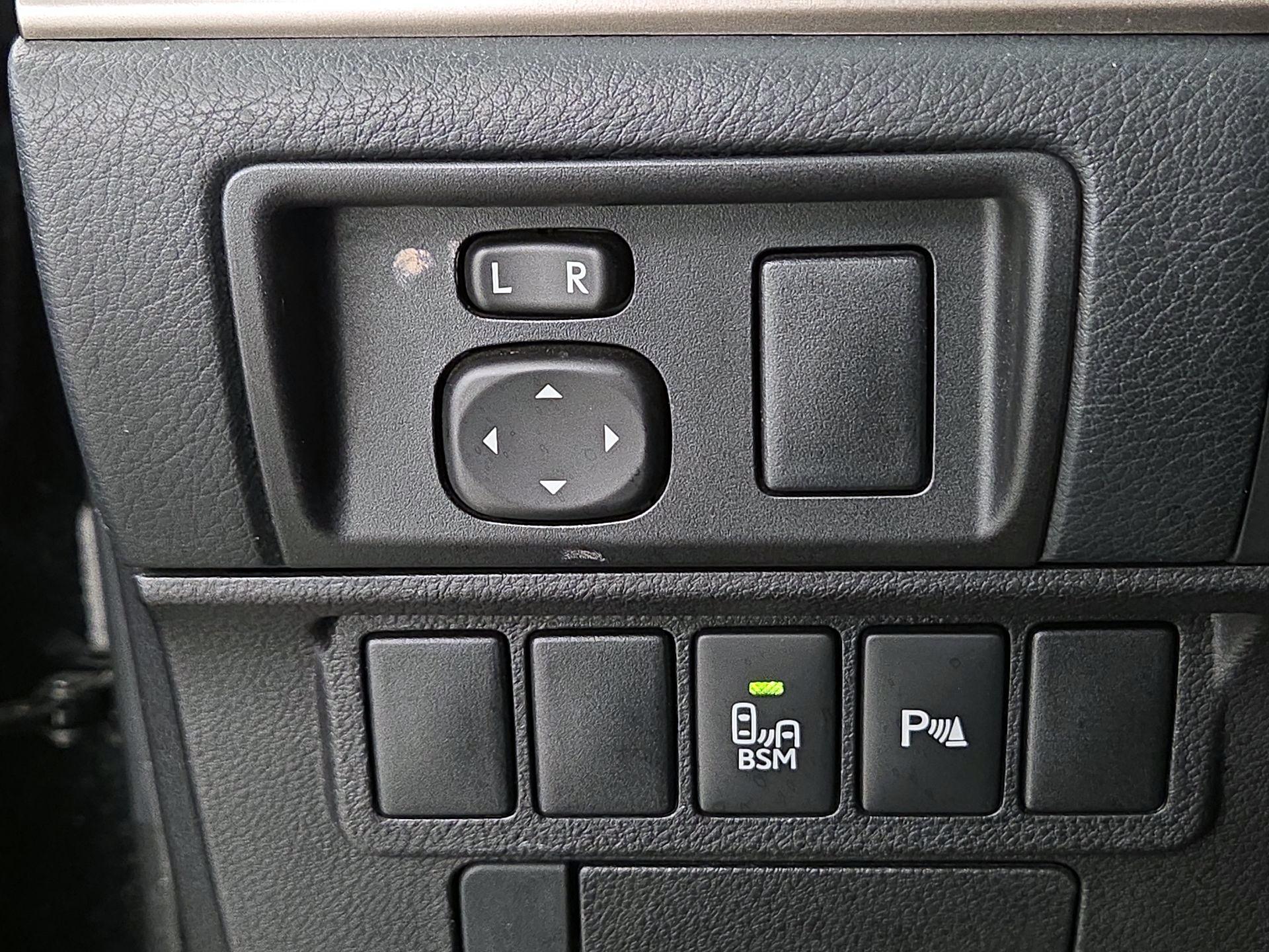 Thumbnail: 2014 Lexus ES - 13