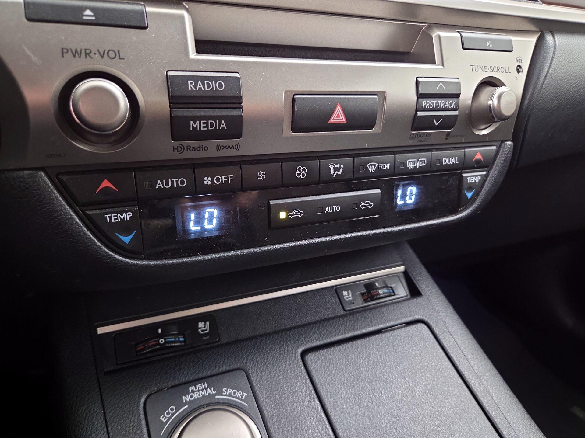Thumbnail: 2014 Lexus ES - 17