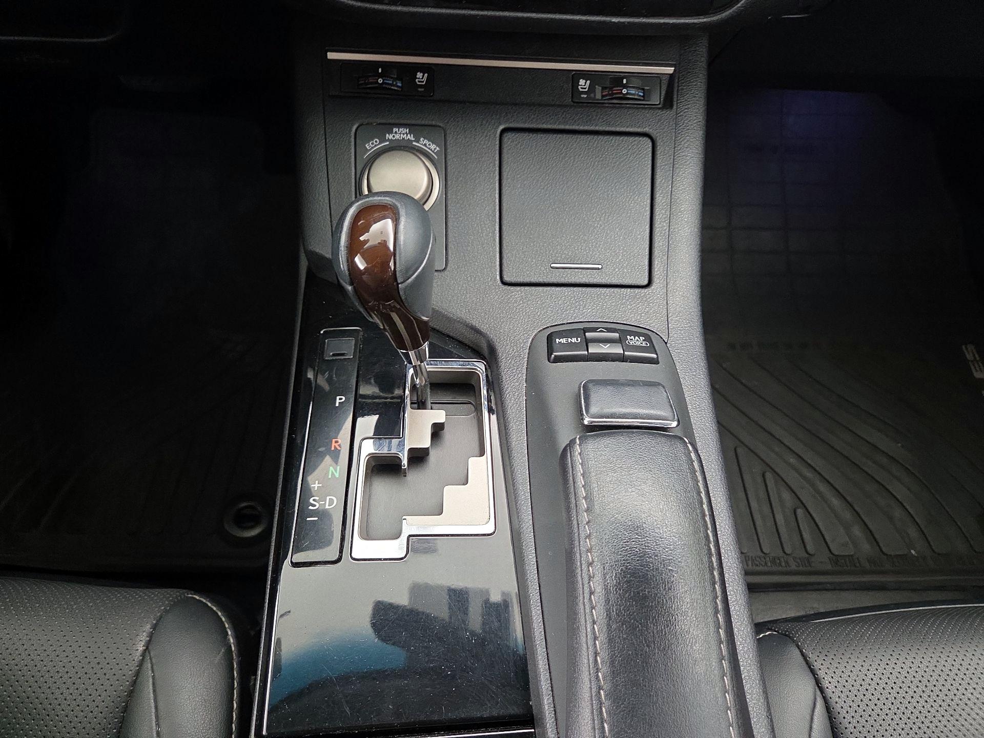 Thumbnail: 2014 Lexus ES - 18