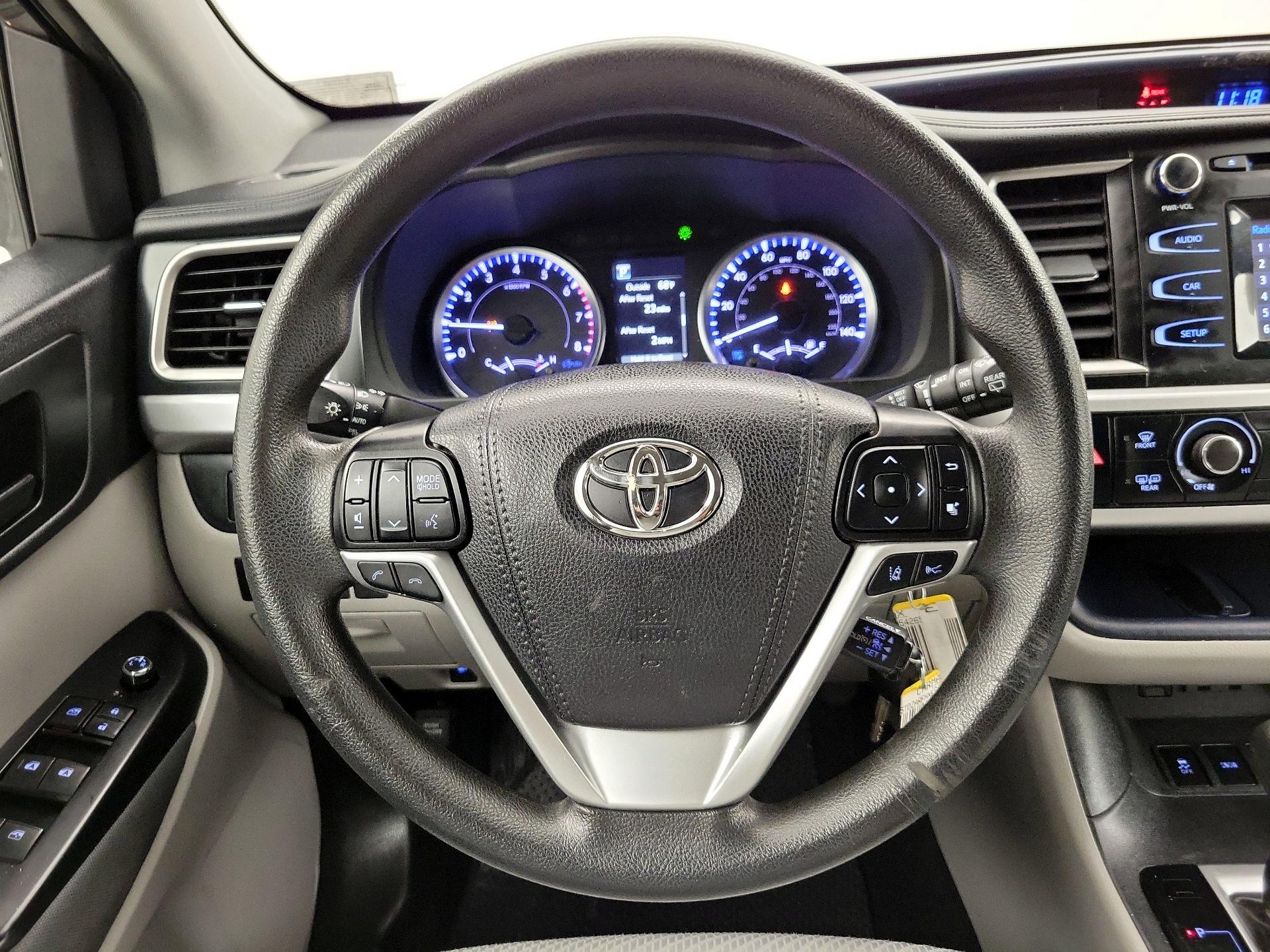 Thumbnail: 2019 Toyota Highlander - 10