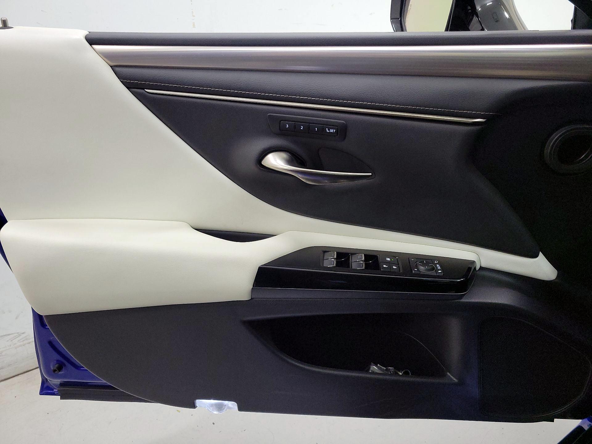 Thumbnail: 2023 Lexus ES - 12