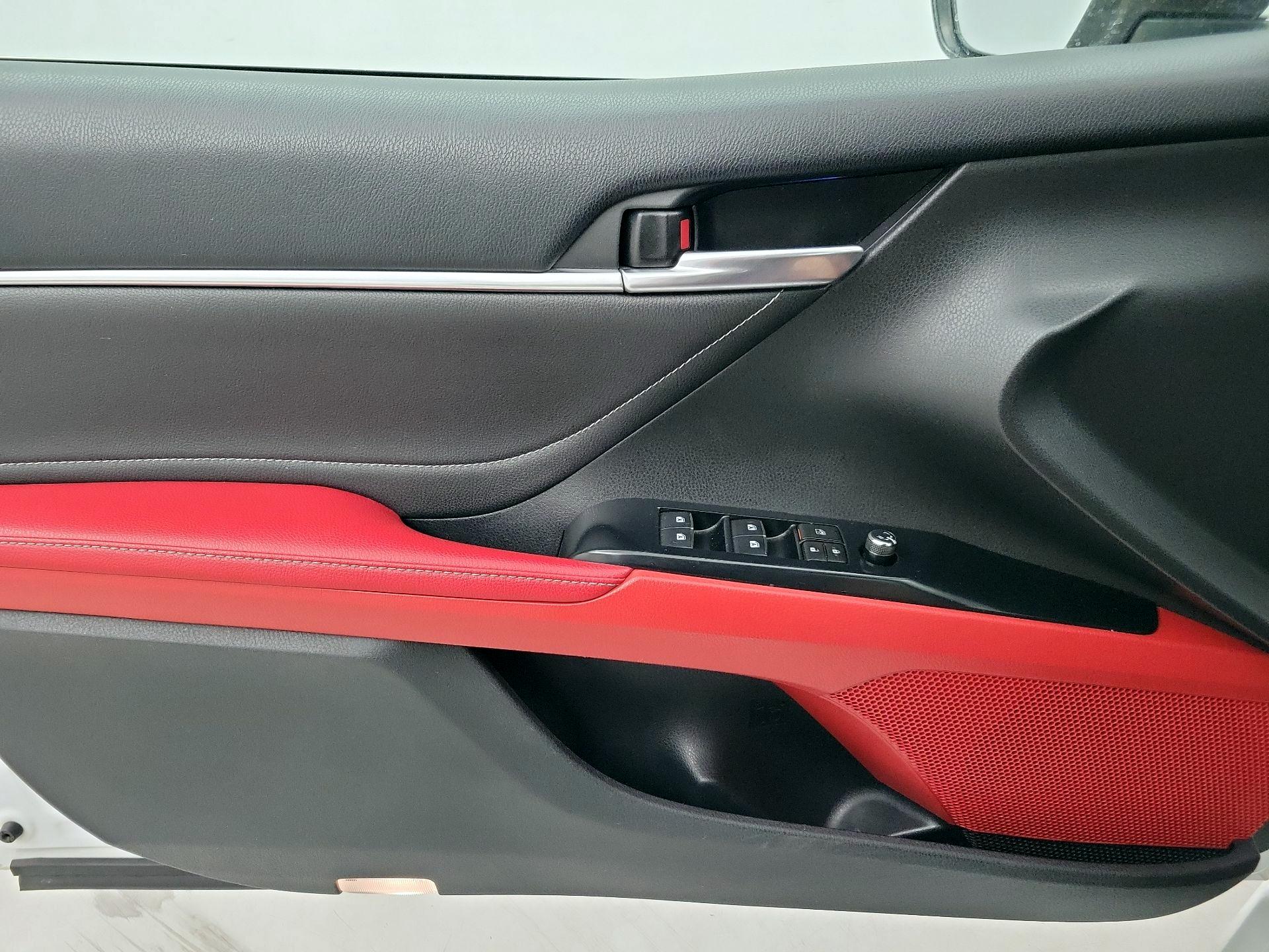Thumbnail: 2018 Toyota Camry - 12