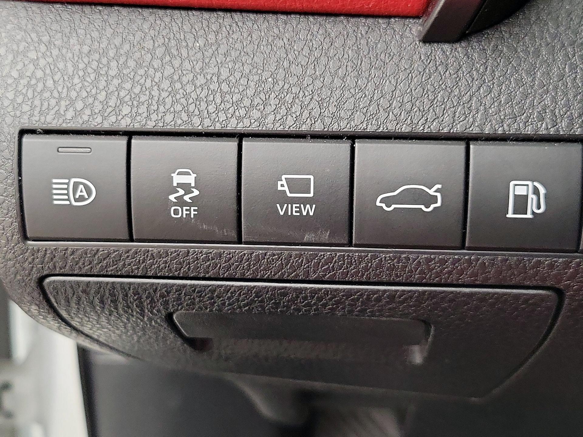 Thumbnail: 2018 Toyota Camry - 13