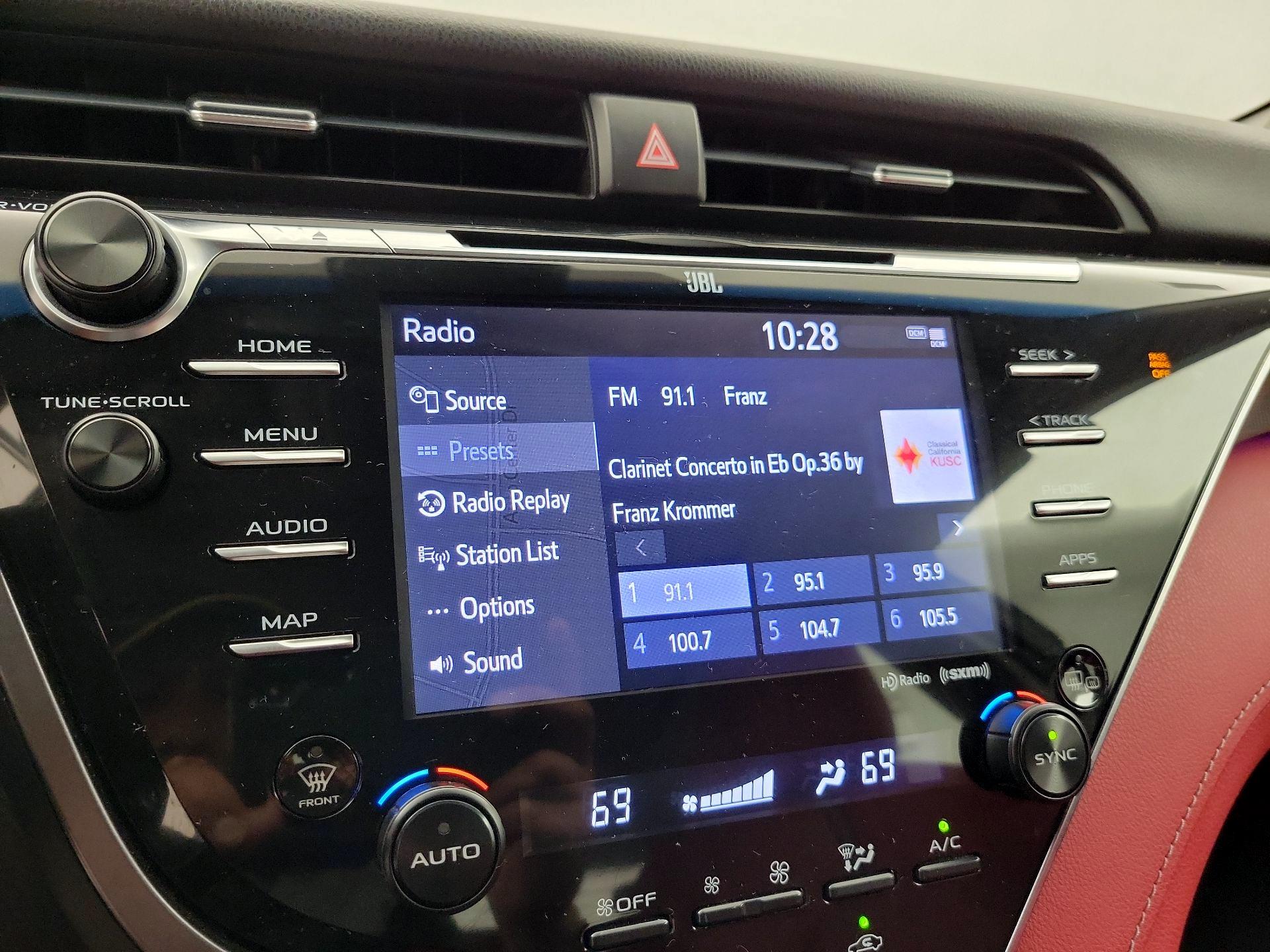 Thumbnail: 2018 Toyota Camry - 16