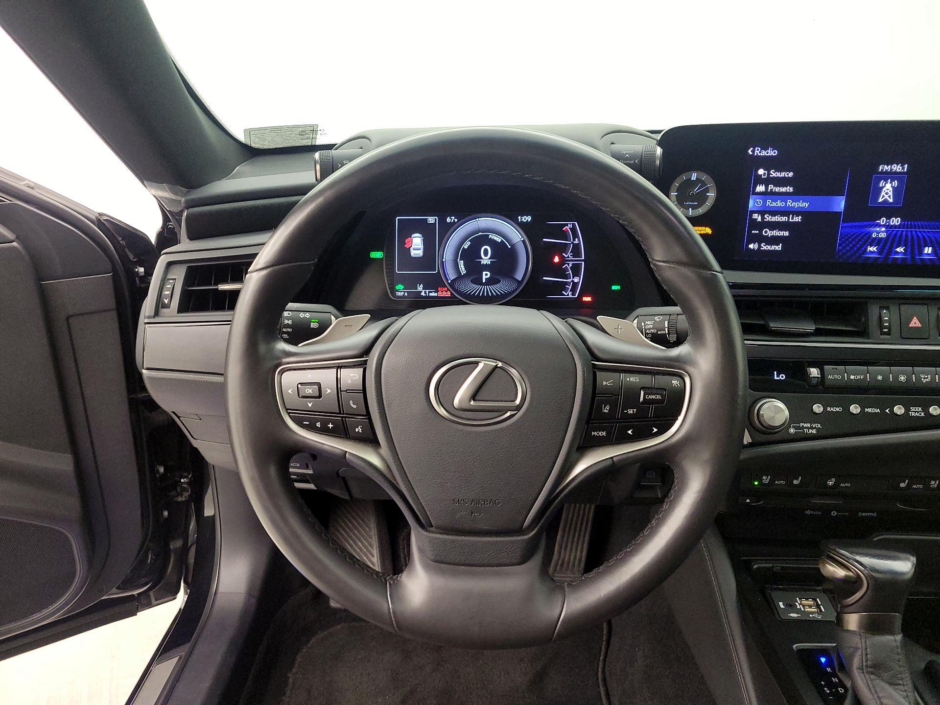 Thumbnail: 2022 Lexus ES - 10