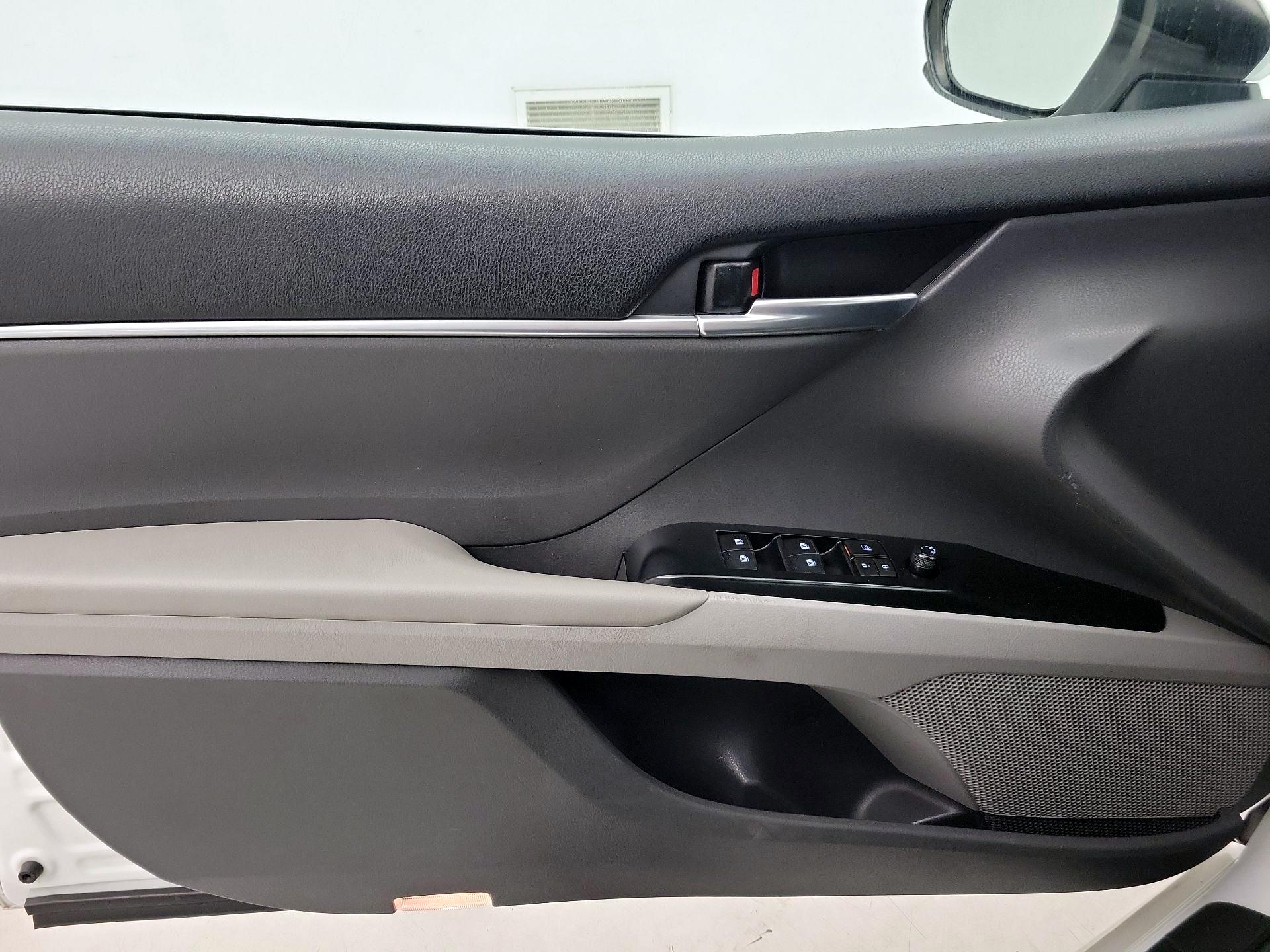 Thumbnail: 2018 Toyota Camry - 12