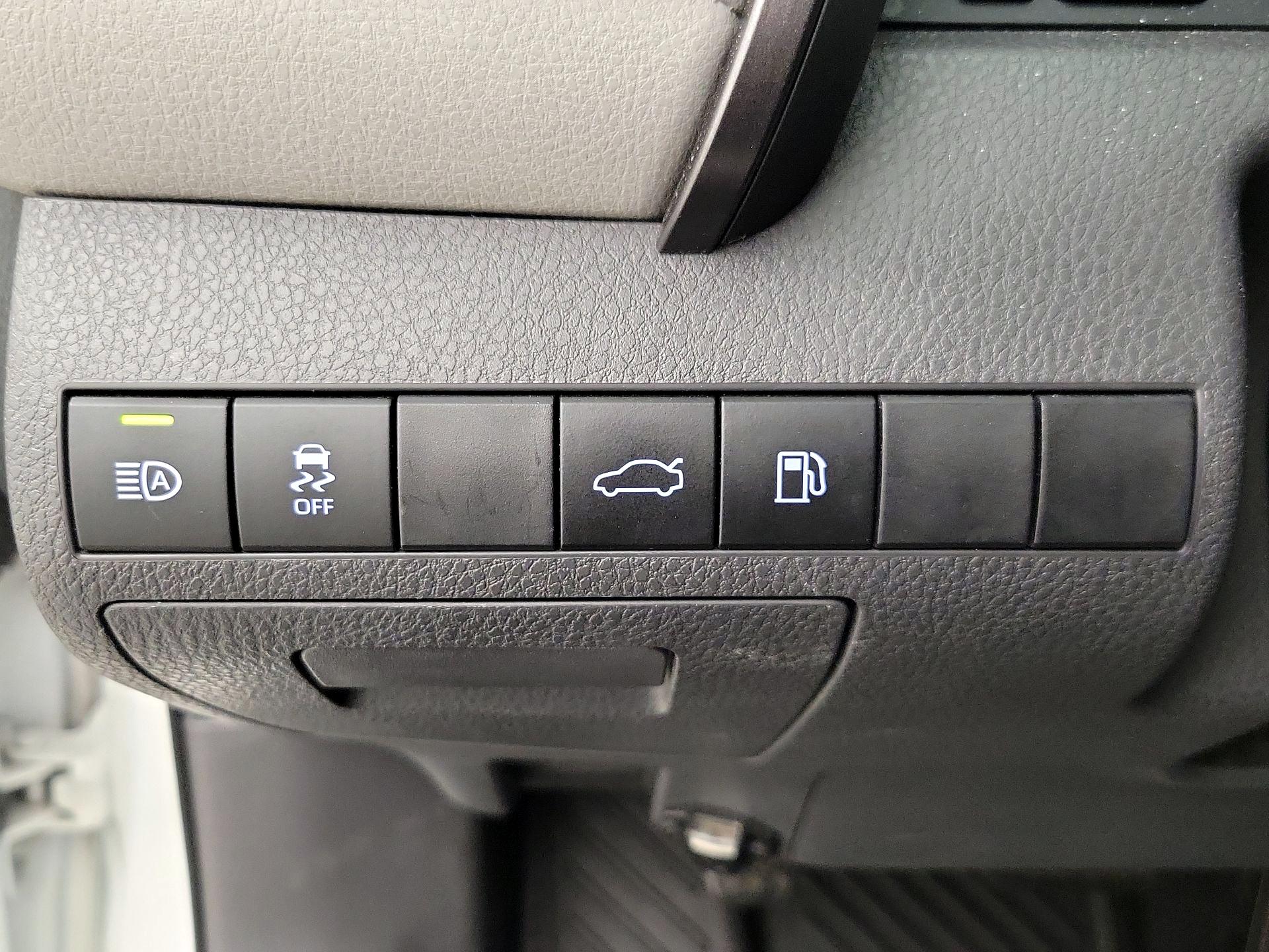 Thumbnail: 2018 Toyota Camry - 13