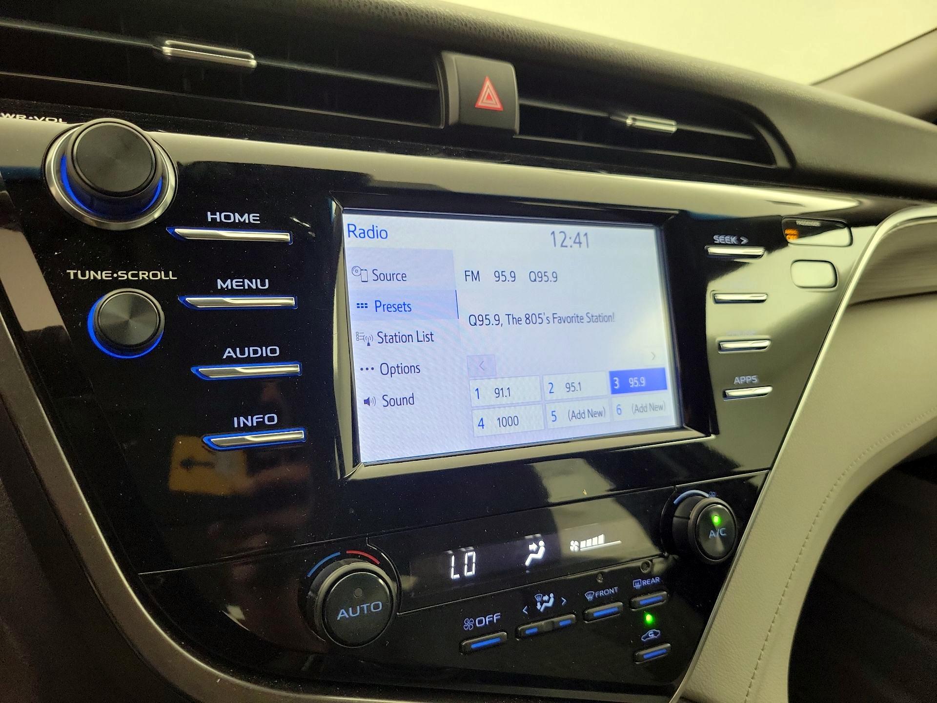 Thumbnail: 2018 Toyota Camry - 15