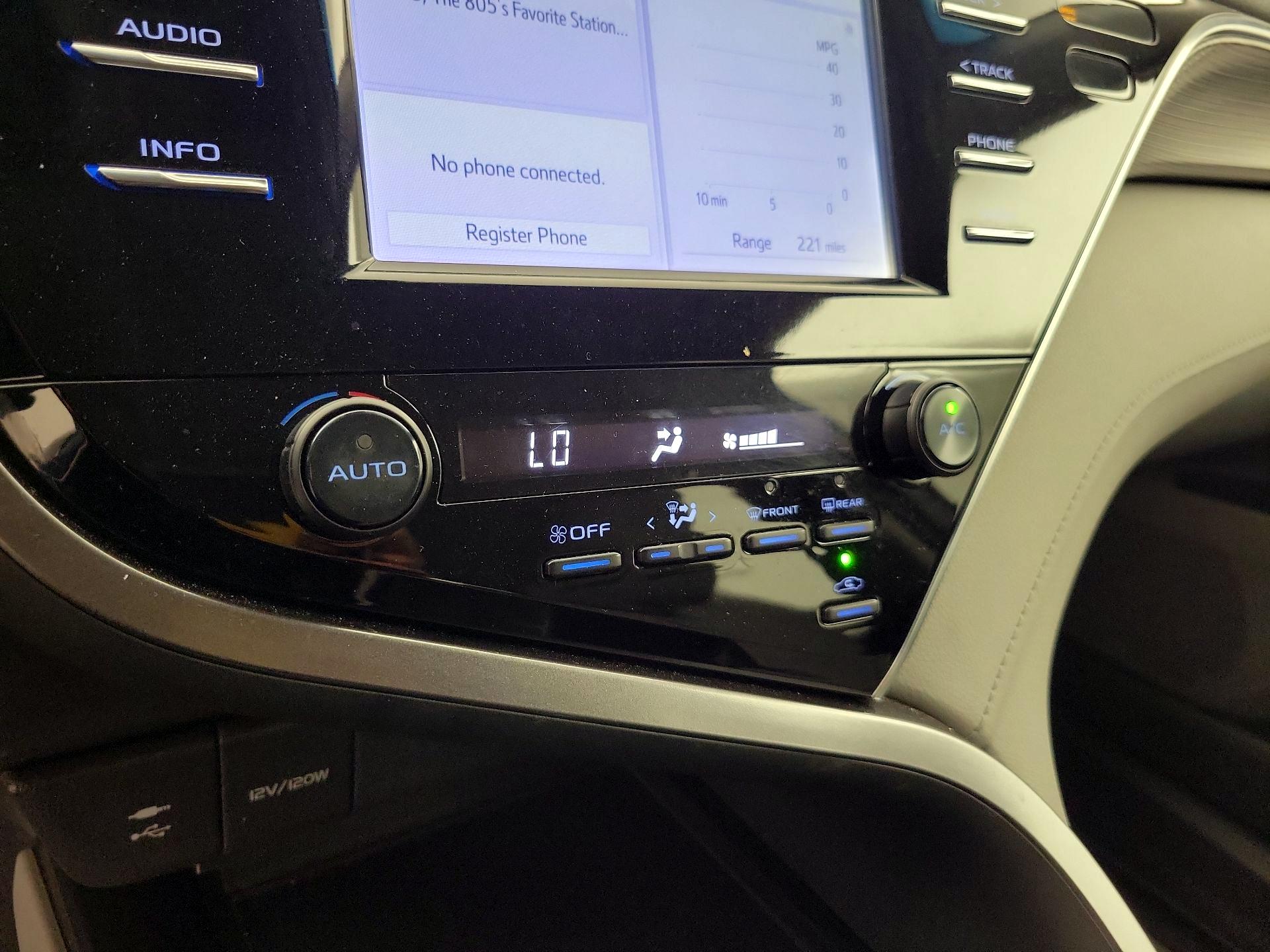 Thumbnail: 2018 Toyota Camry - 16