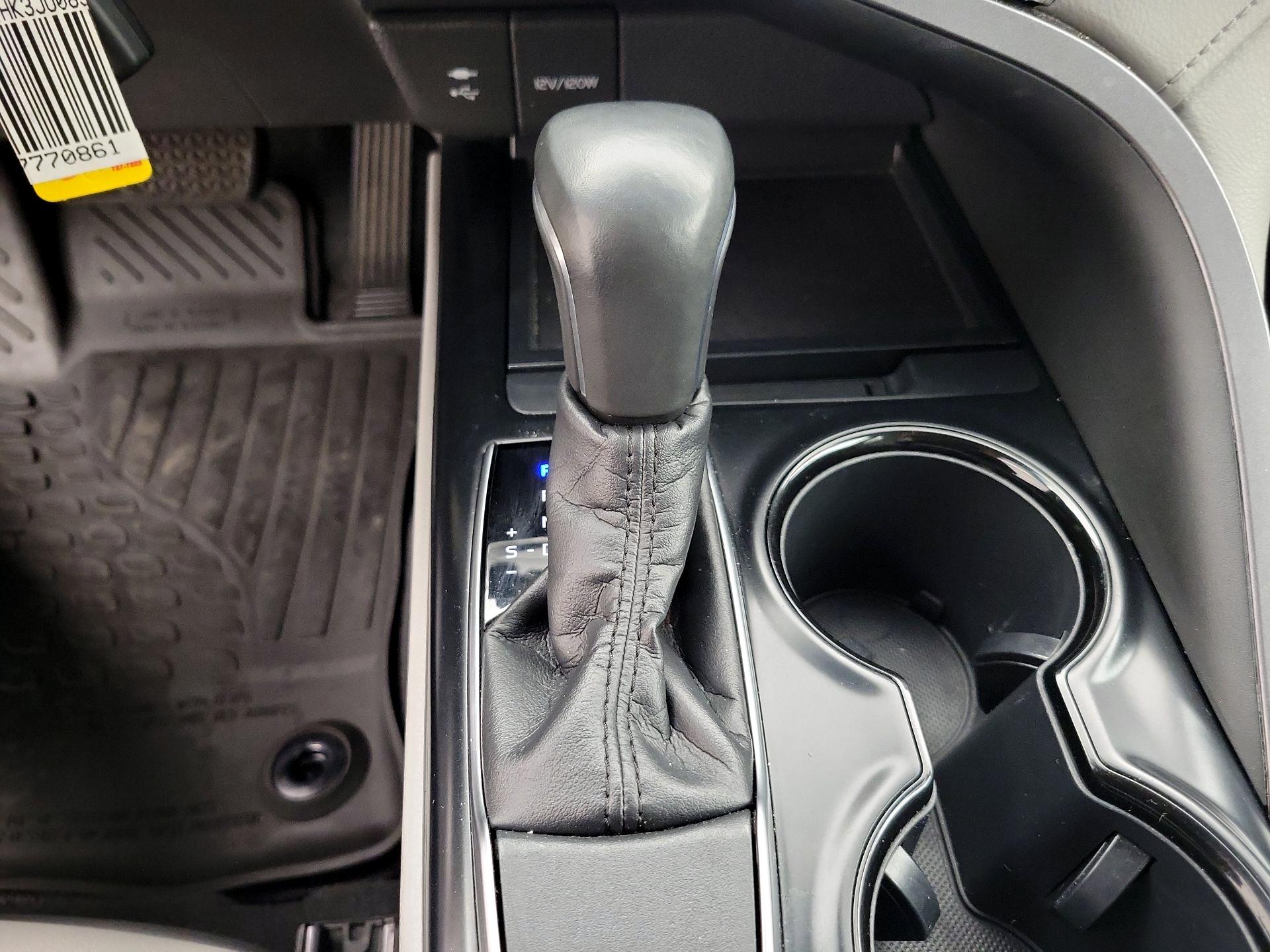 Thumbnail: 2018 Toyota Camry - 17