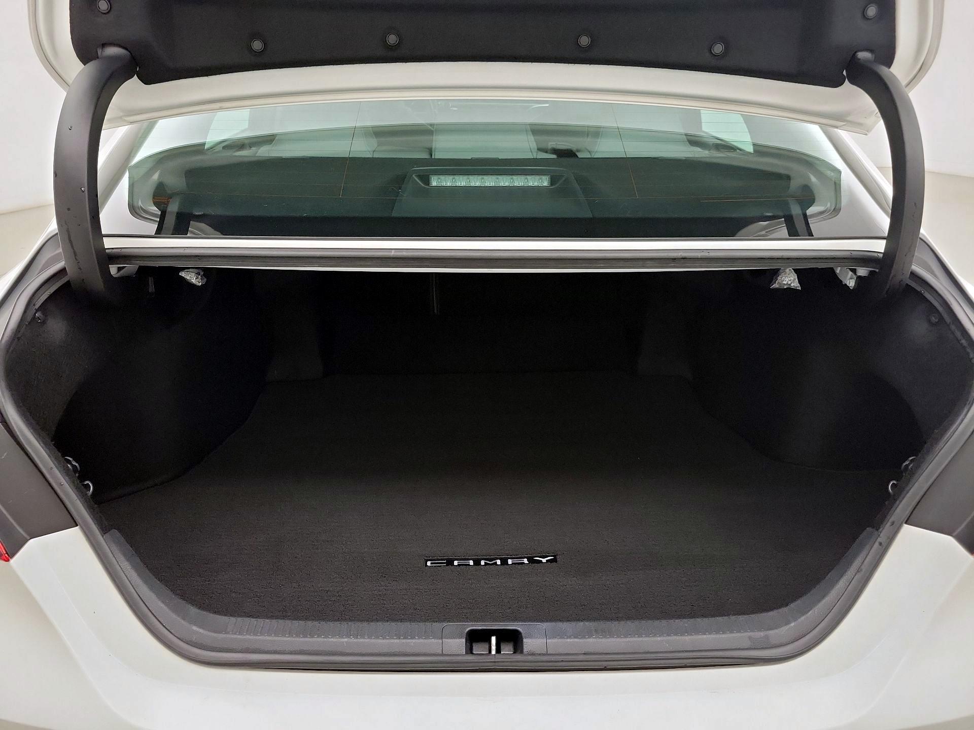 Thumbnail: 2018 Toyota Camry - 20