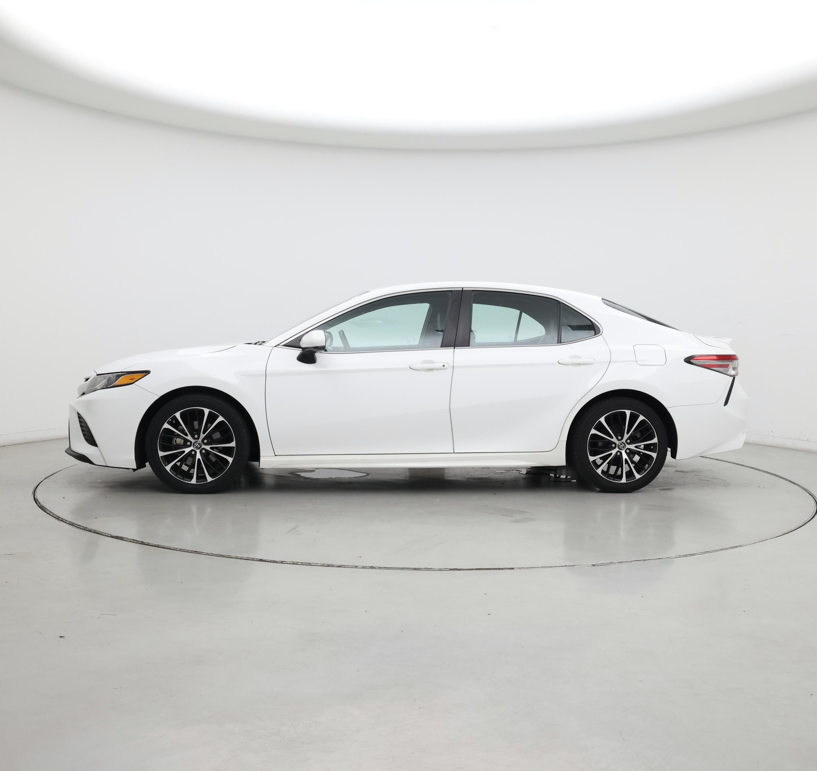 Thumbnail: 2018 Toyota Camry - 3