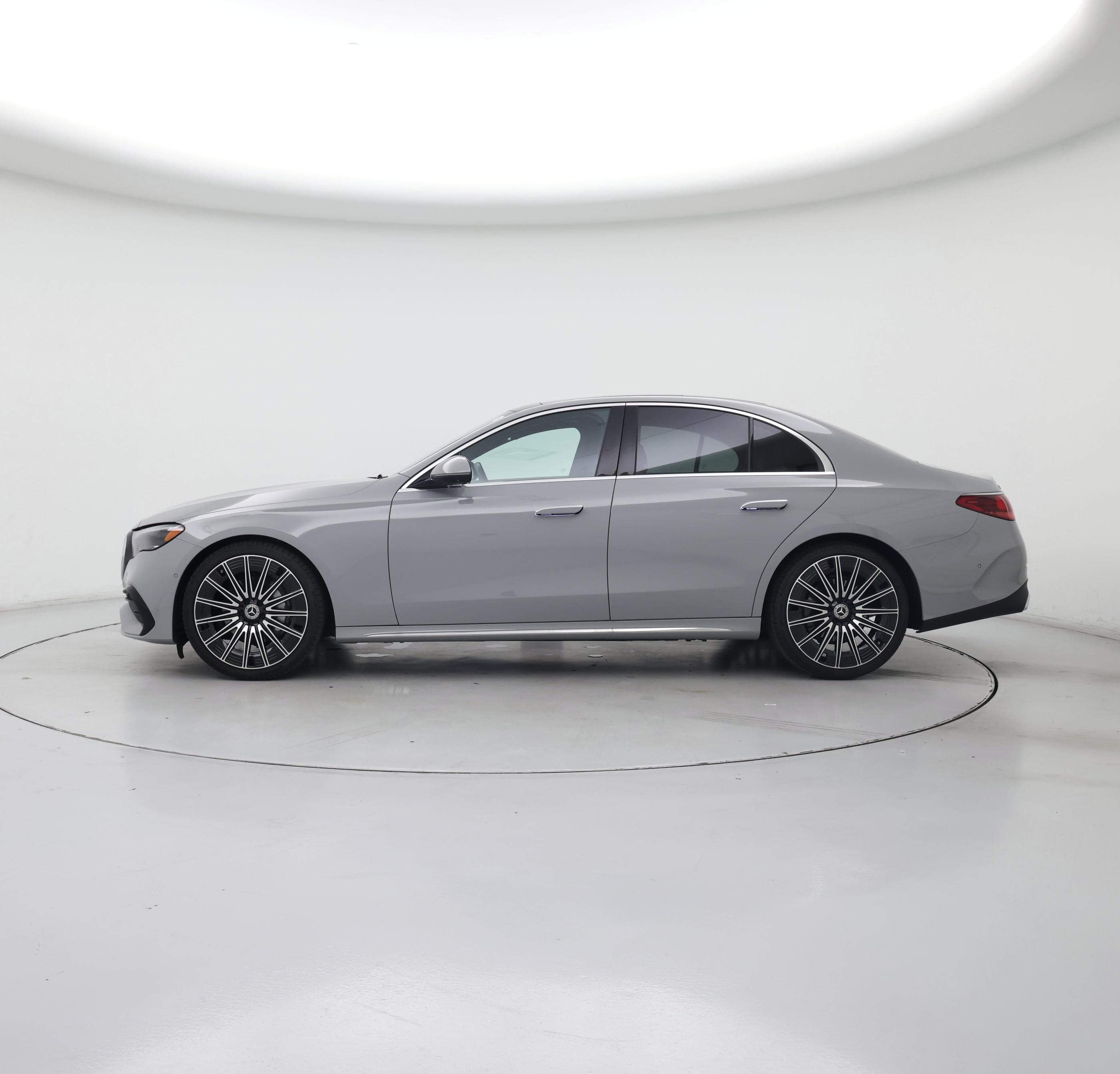 Thumbnail: 2025 Mercedes-Benz E-Class - 3
