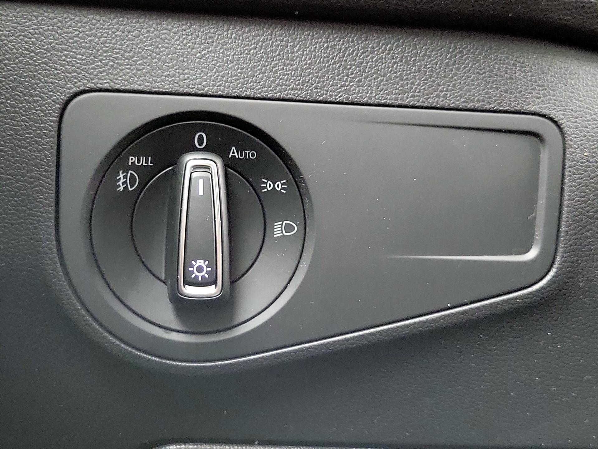 Thumbnail: 2019 Volkswagen Tiguan - 13