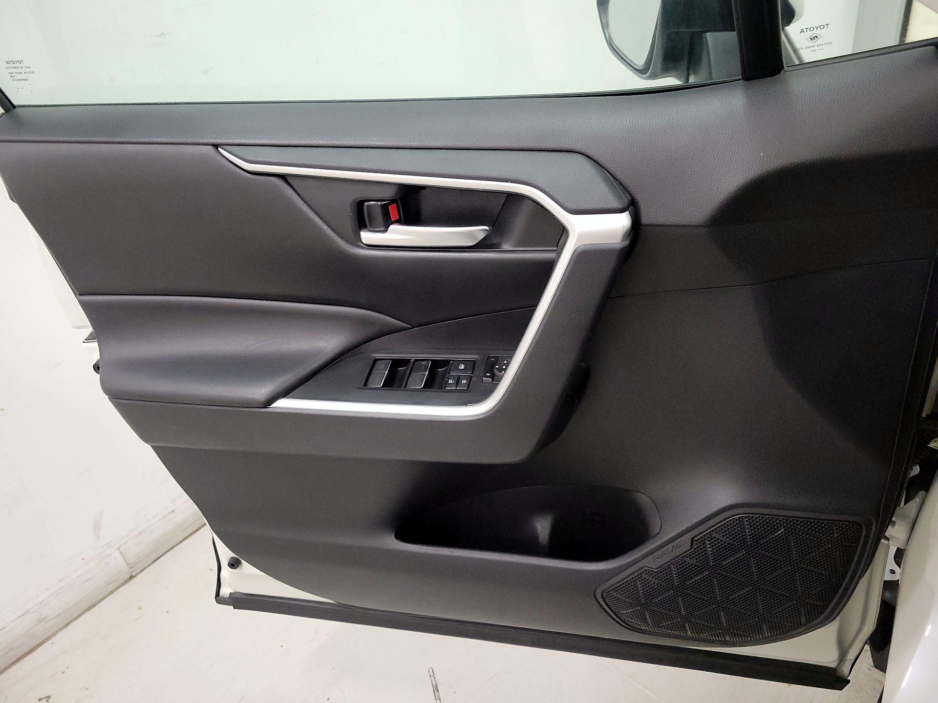 Thumbnail: 2022 Toyota RAV4 - 12
