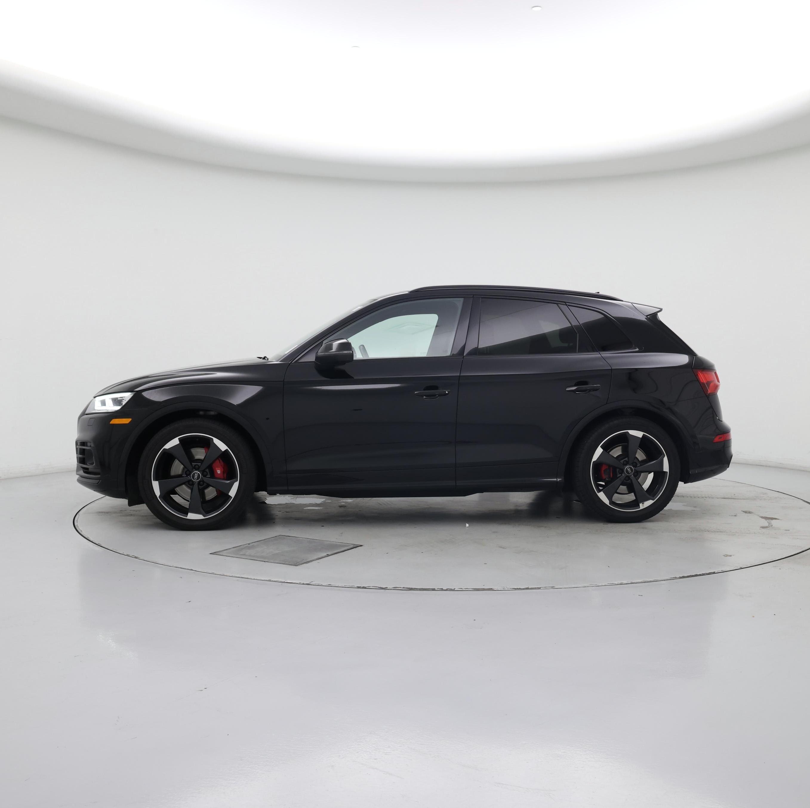 Thumbnail: 2020 Audi SQ5 - 3