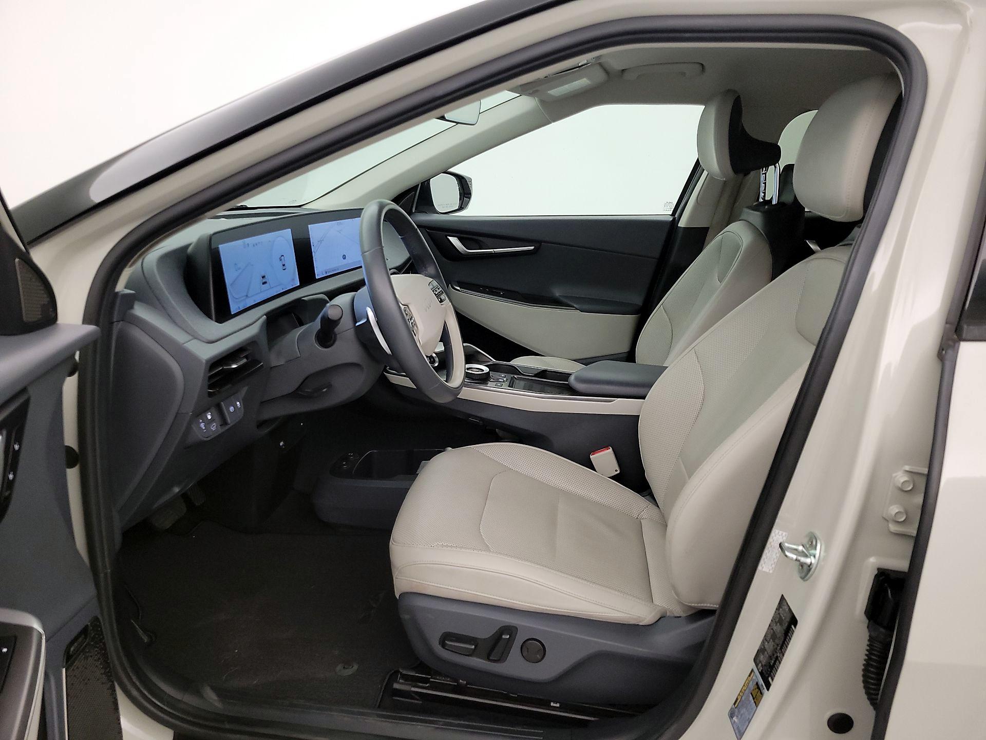 Thumbnail: 2022 Kia EV6 - 11