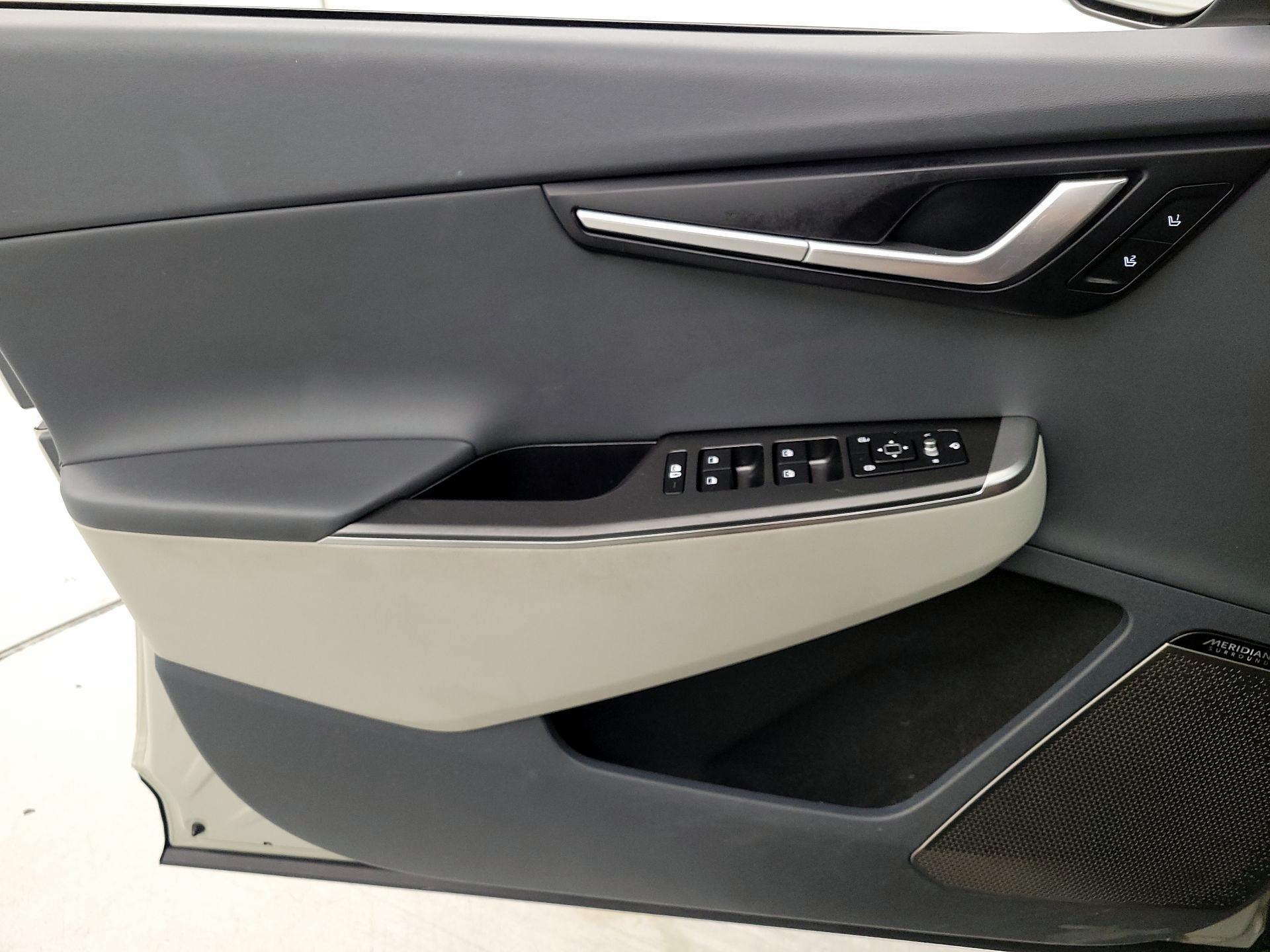 Thumbnail: 2022 Kia EV6 - 12