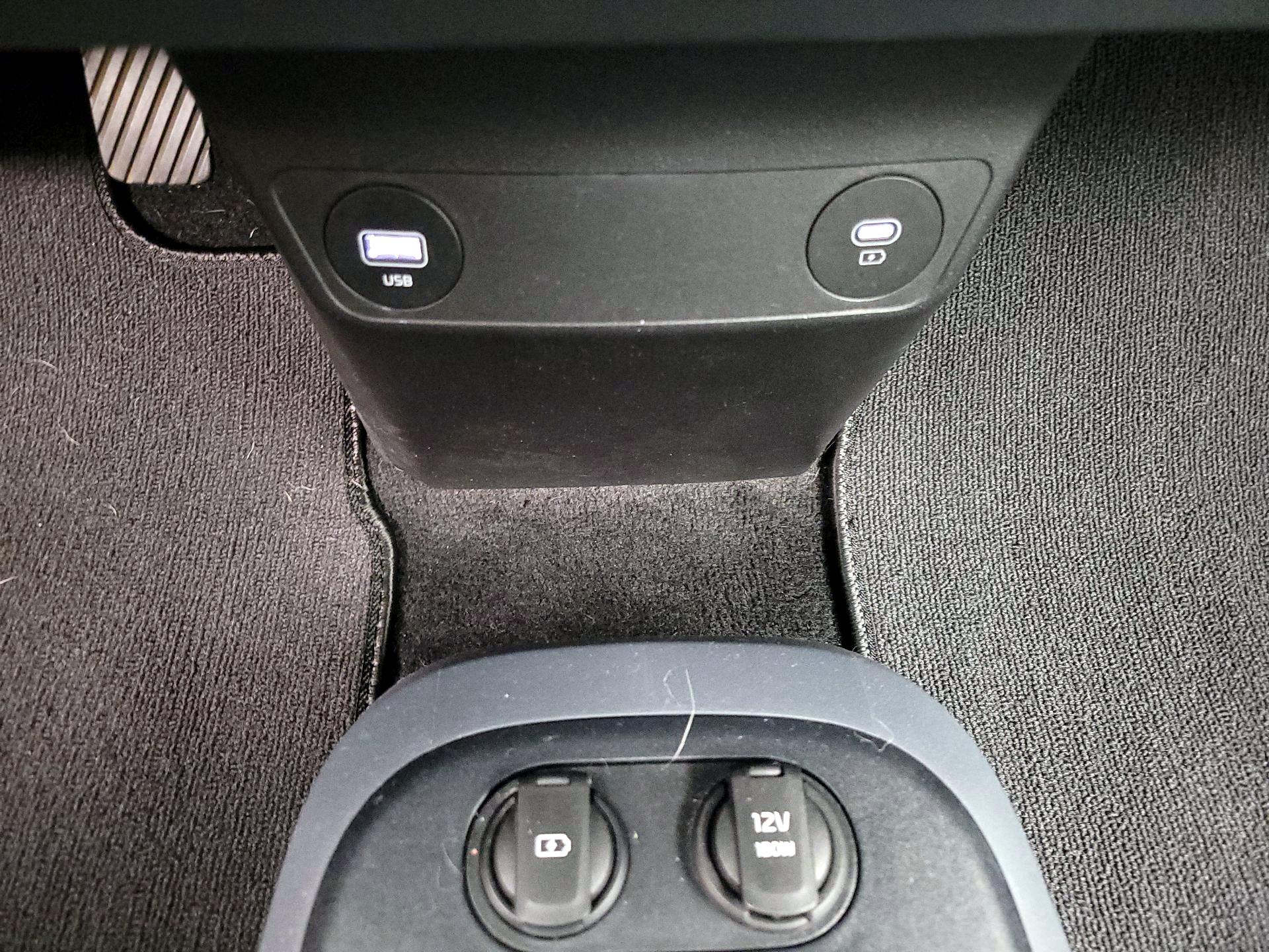 Thumbnail: 2022 Kia EV6 - 19