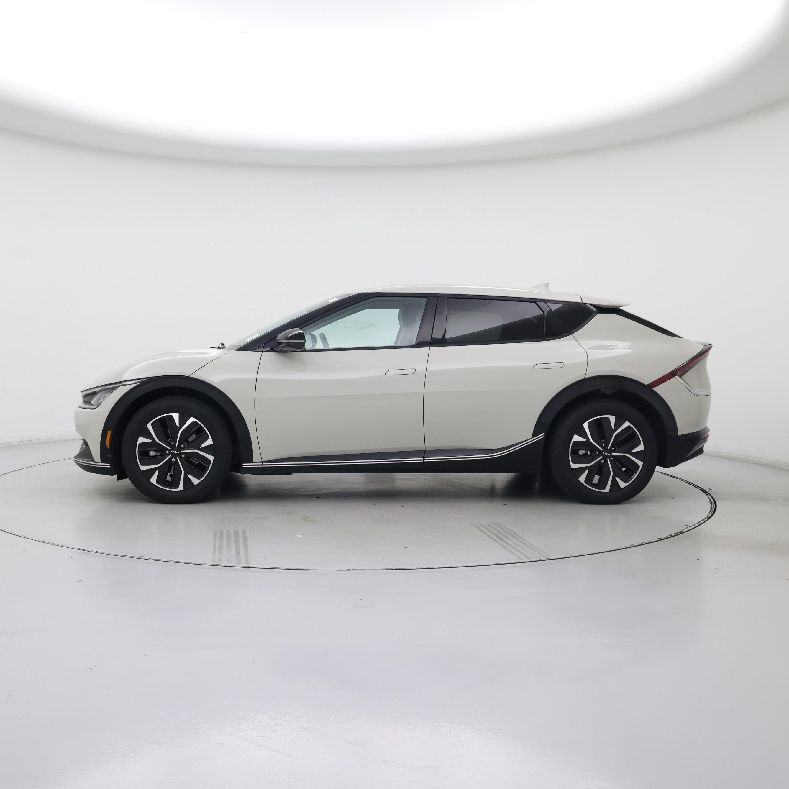 Thumbnail: 2022 Kia EV6 - 3