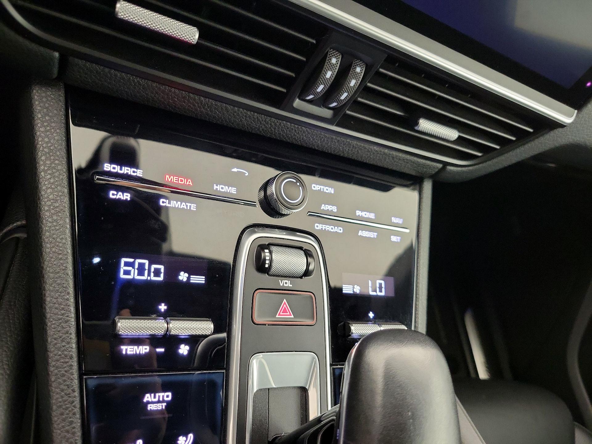 Thumbnail: 2019 Porsche Cayenne - 17