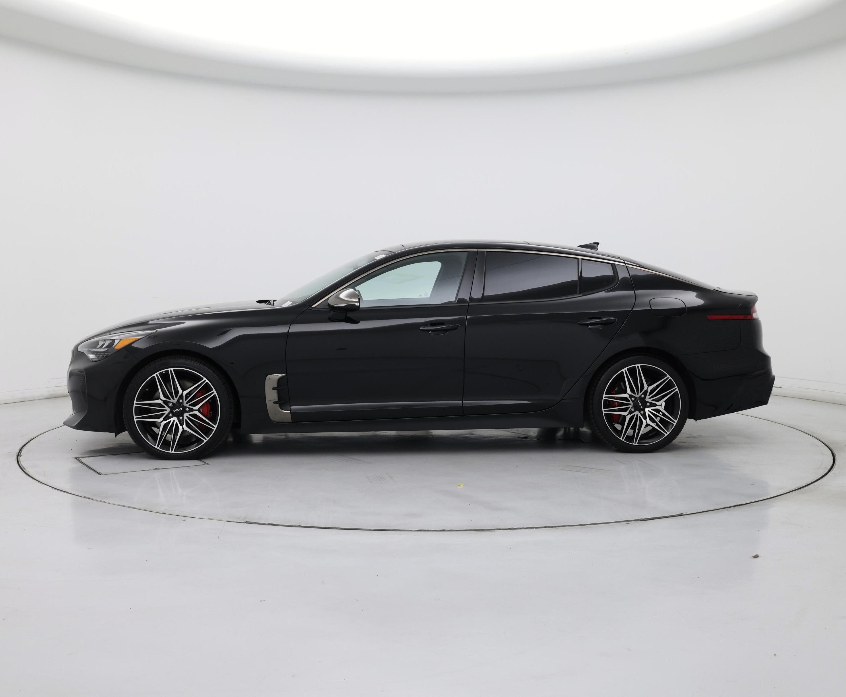 Thumbnail: 2022 Kia Stinger - 3