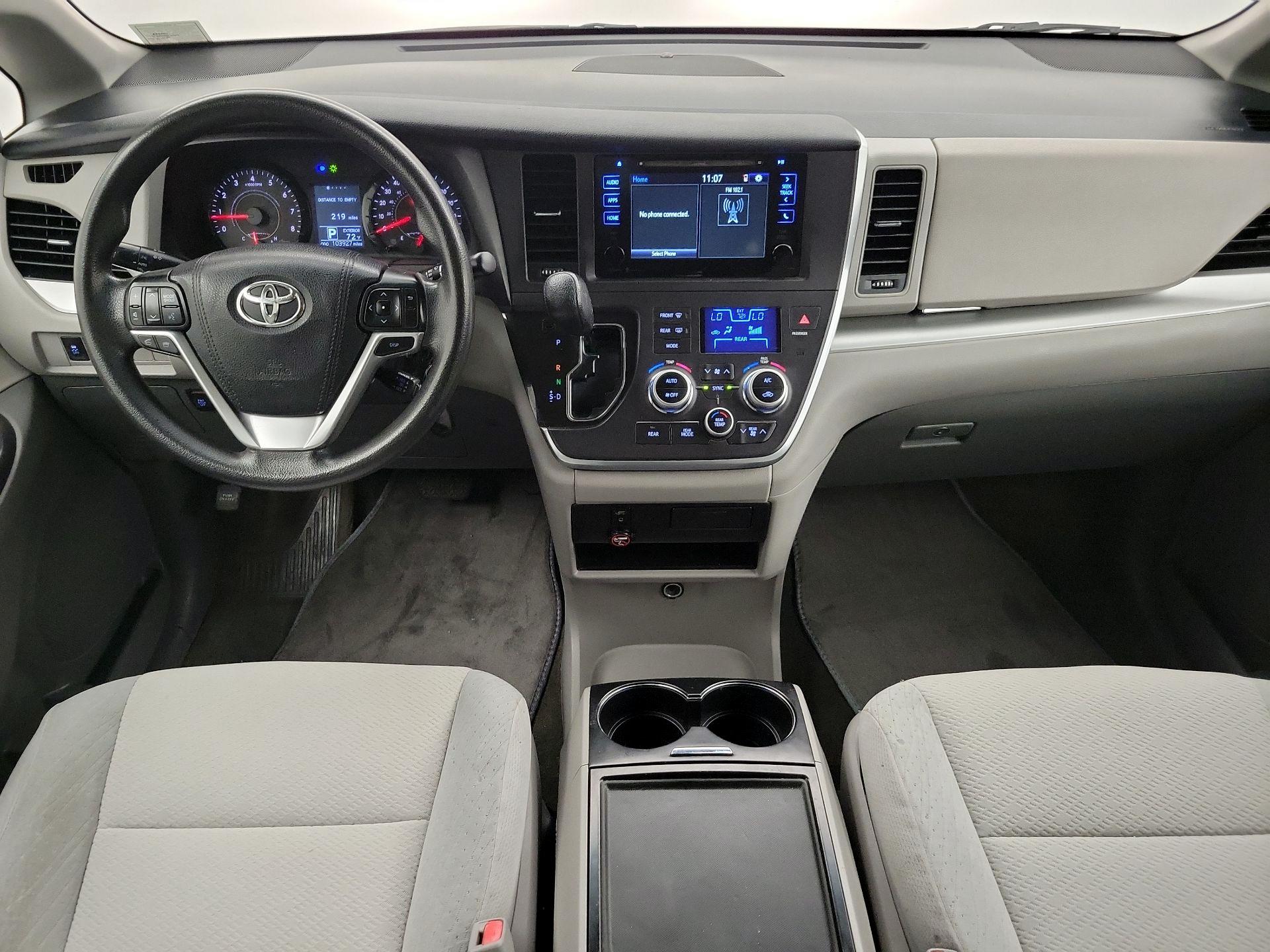 Thumbnail: 2015 Toyota Sienna - 9