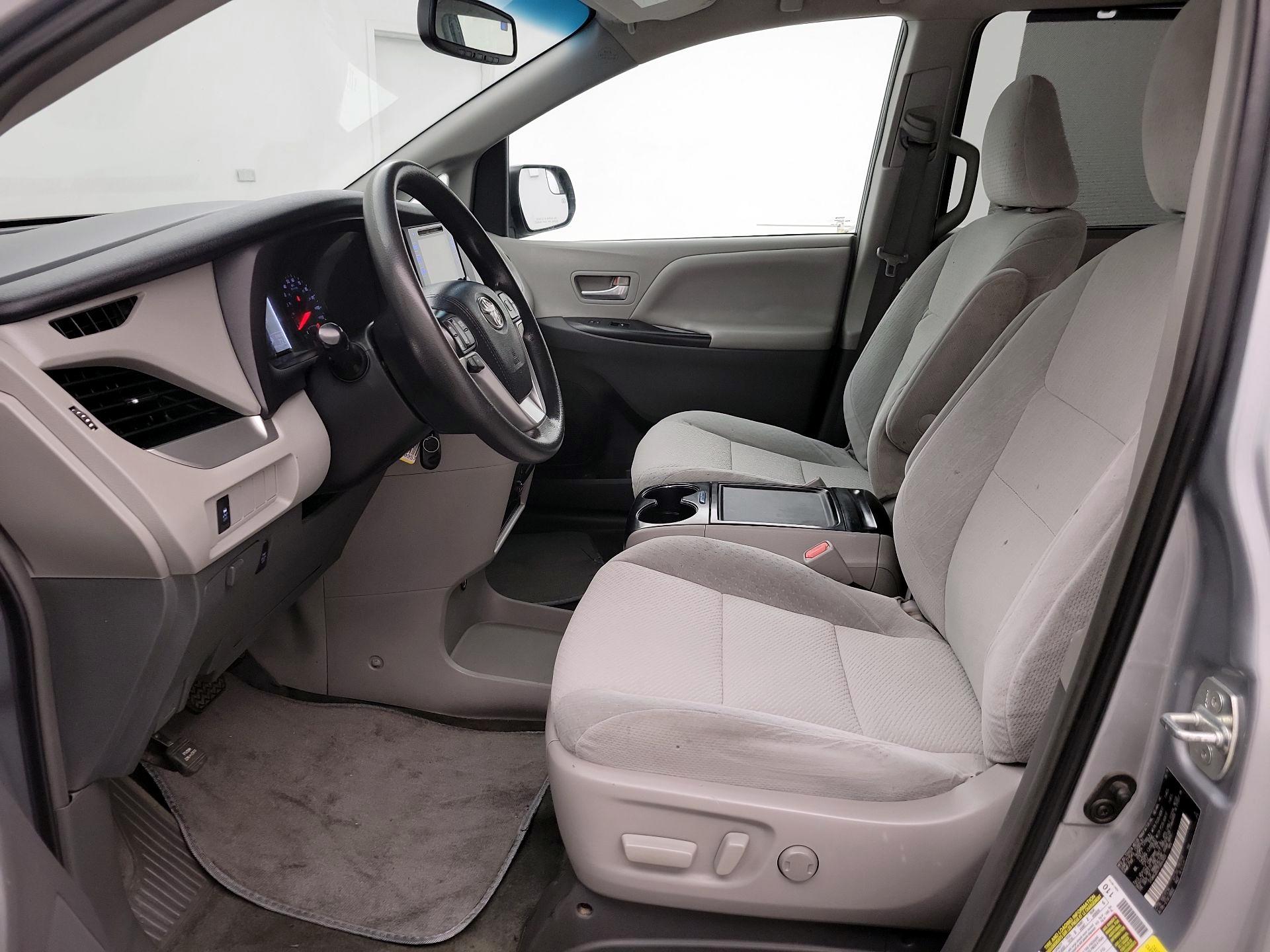 Thumbnail: 2015 Toyota Sienna - 11