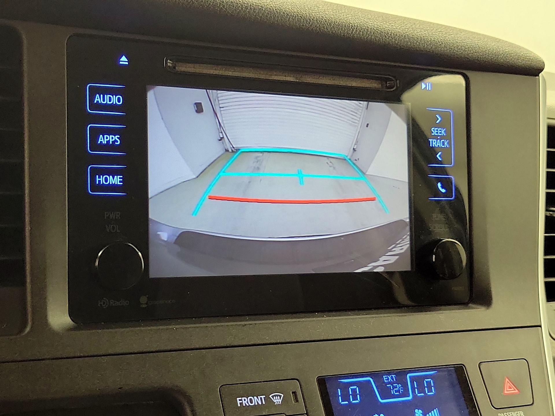 Thumbnail: 2015 Toyota Sienna - 14