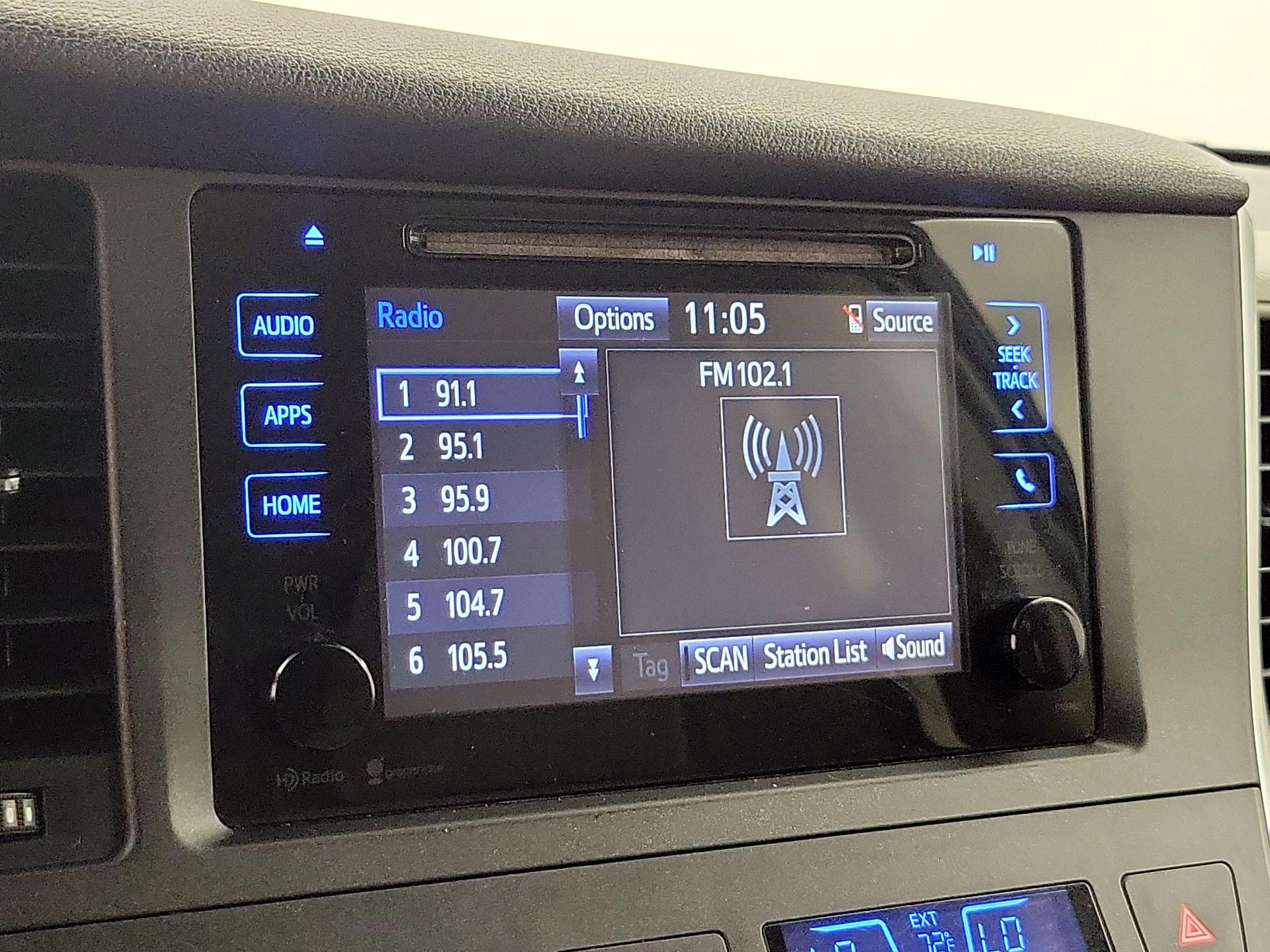 Thumbnail: 2015 Toyota Sienna - 15