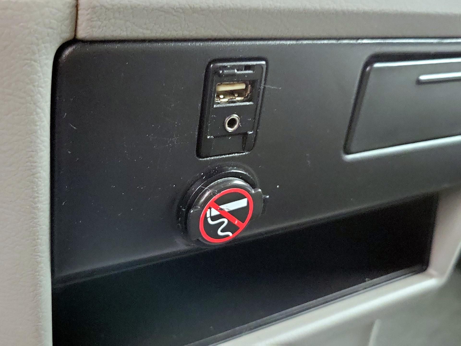 Thumbnail: 2015 Toyota Sienna - 18