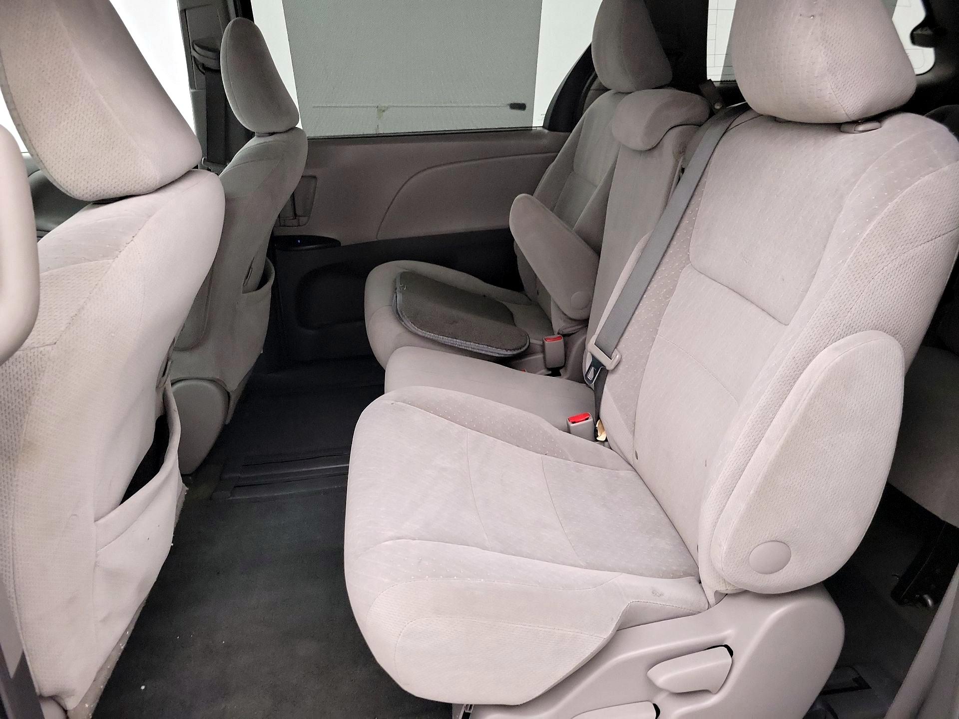 Thumbnail: 2015 Toyota Sienna - 19