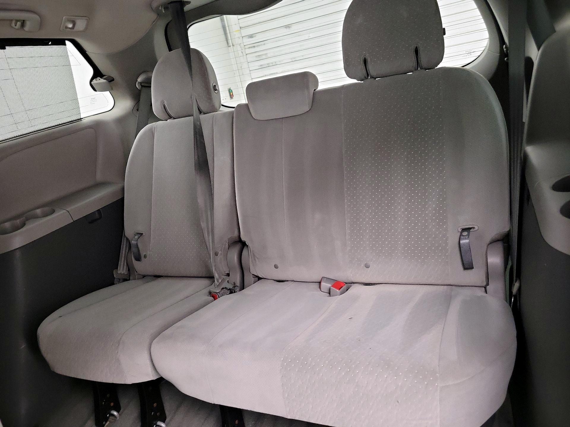 Thumbnail: 2015 Toyota Sienna - 20