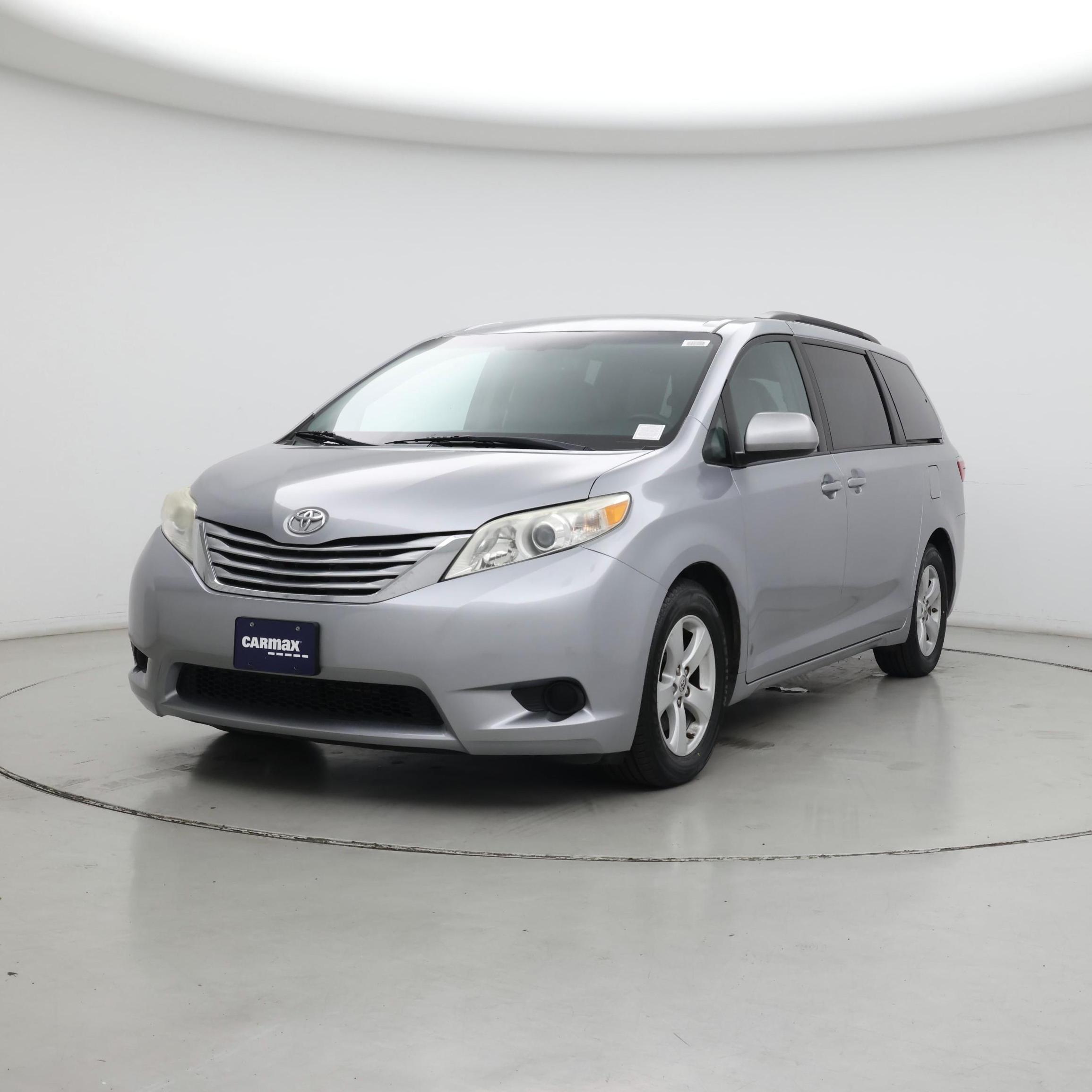 Thumbnail: 2015 Toyota Sienna - 4