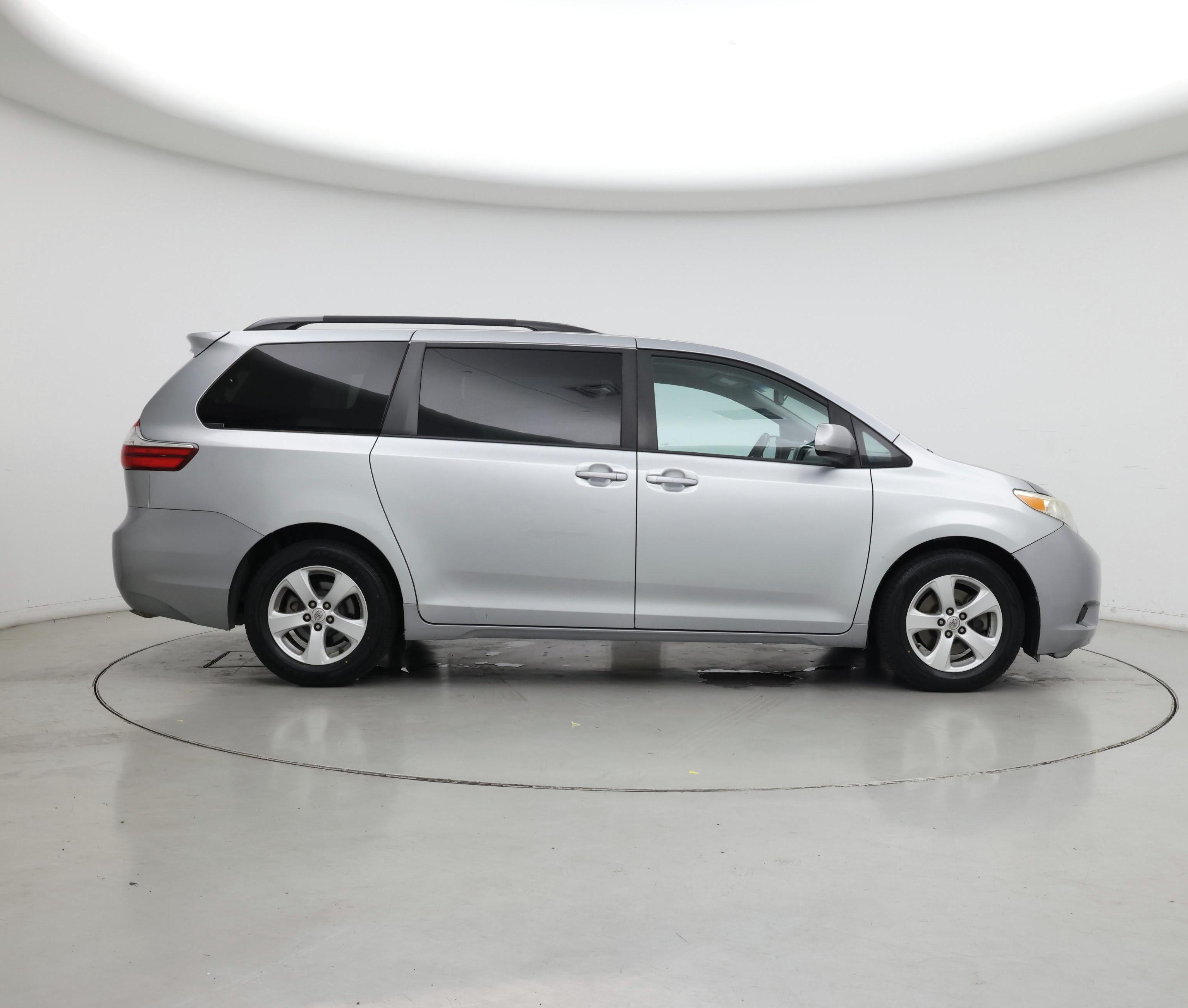 Thumbnail: 2015 Toyota Sienna - 7