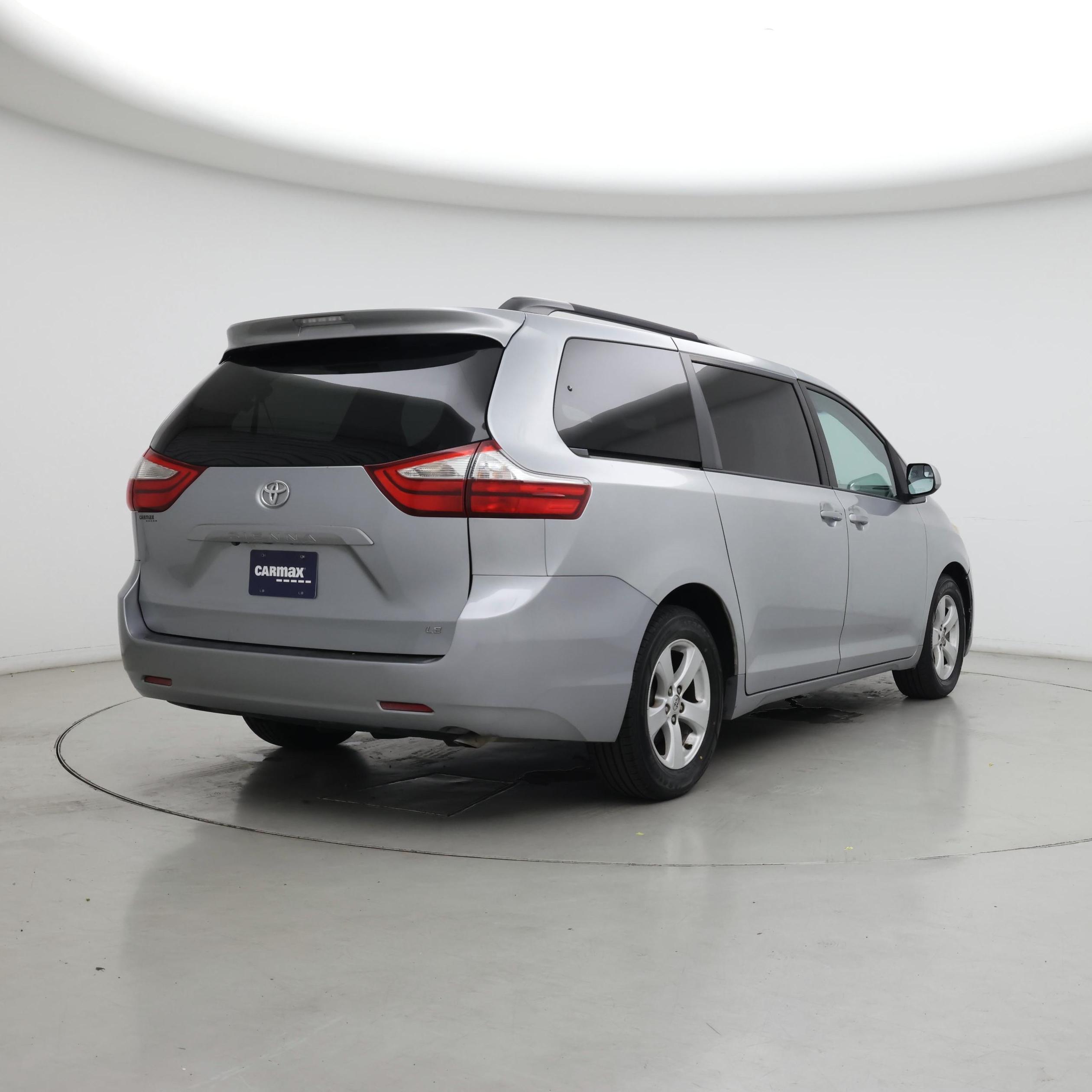 Thumbnail: 2015 Toyota Sienna - 8
