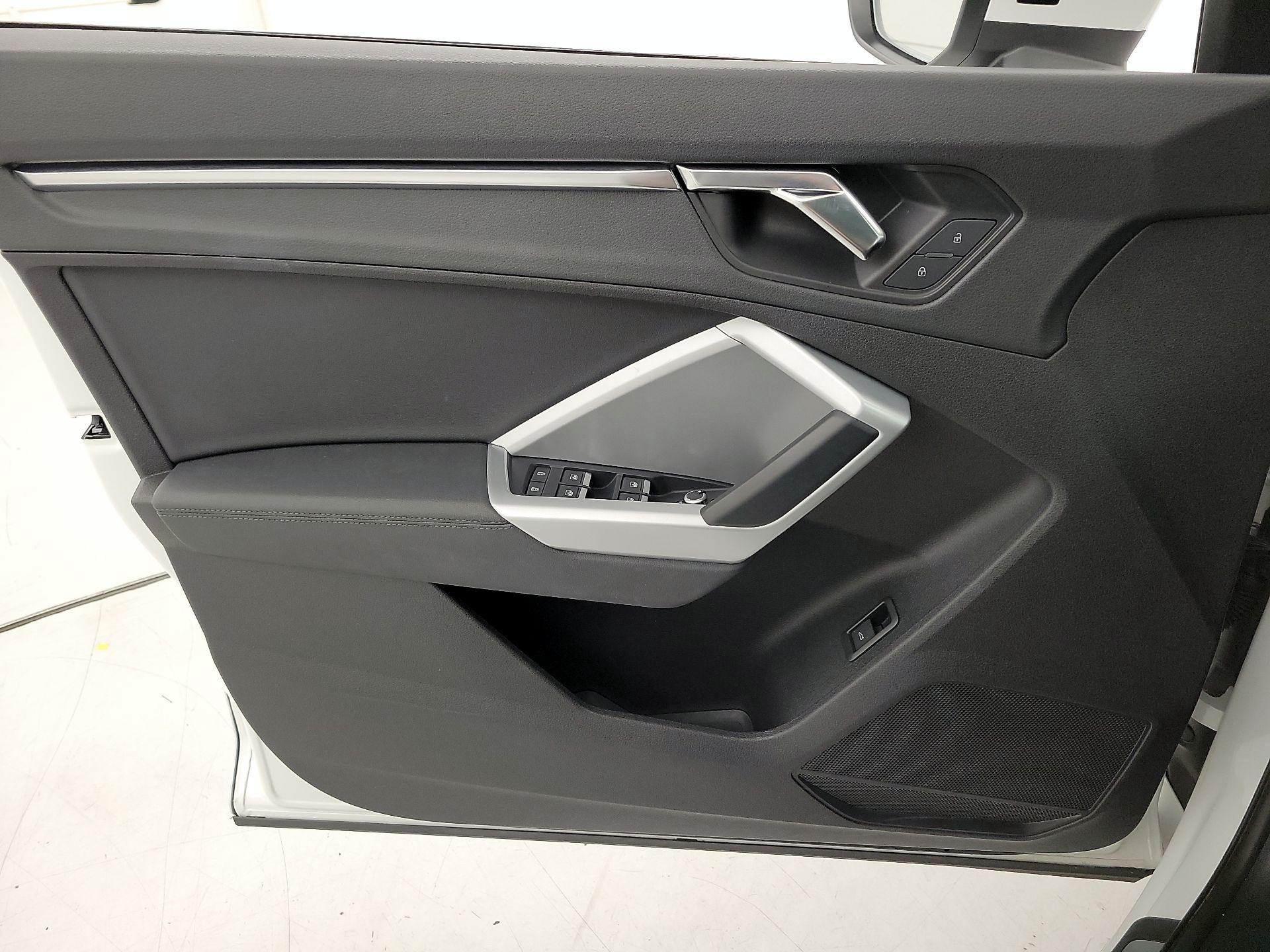 Thumbnail: 2021 Audi Q3 - 12
