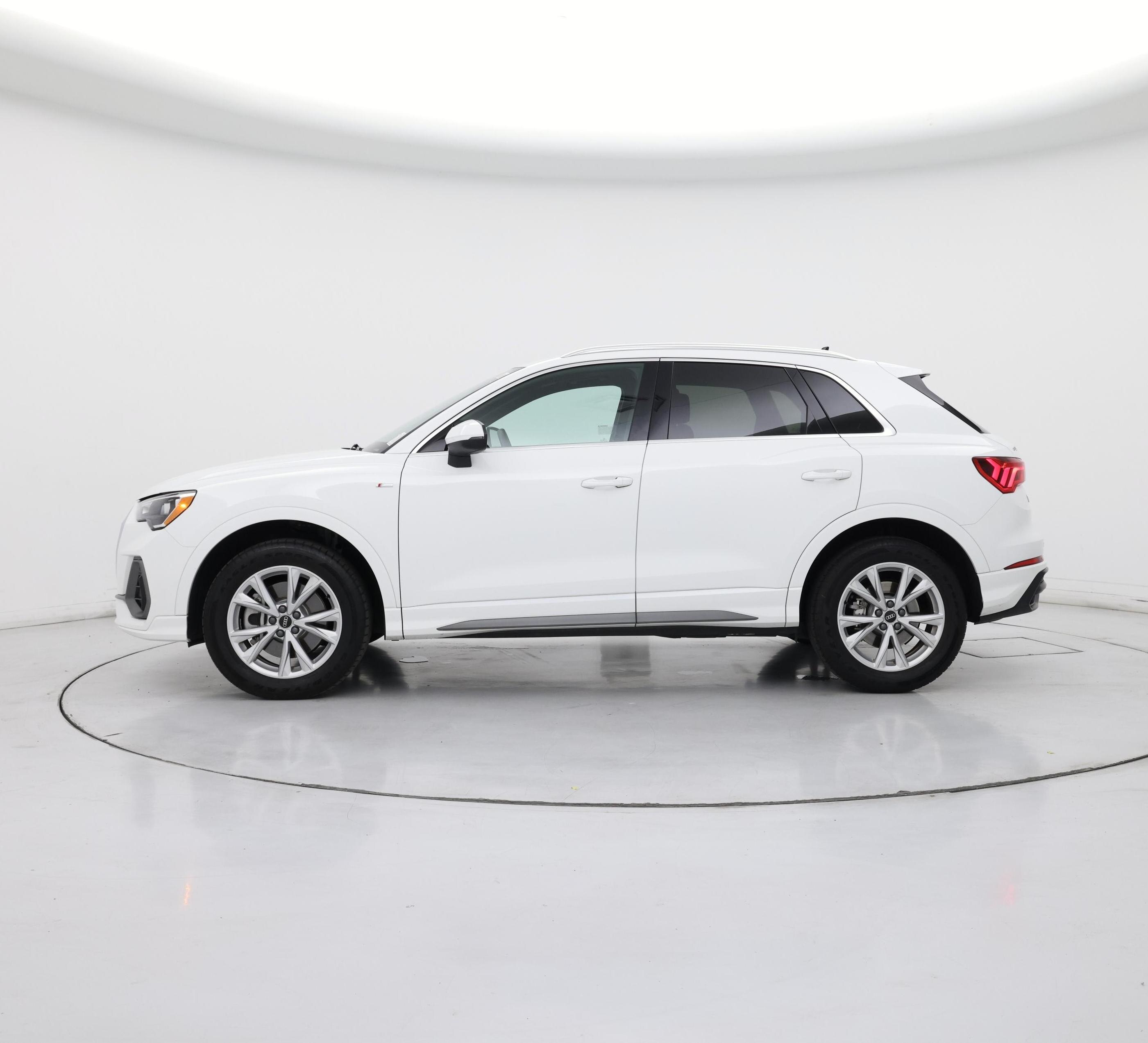 Thumbnail: 2021 Audi Q3 - 3