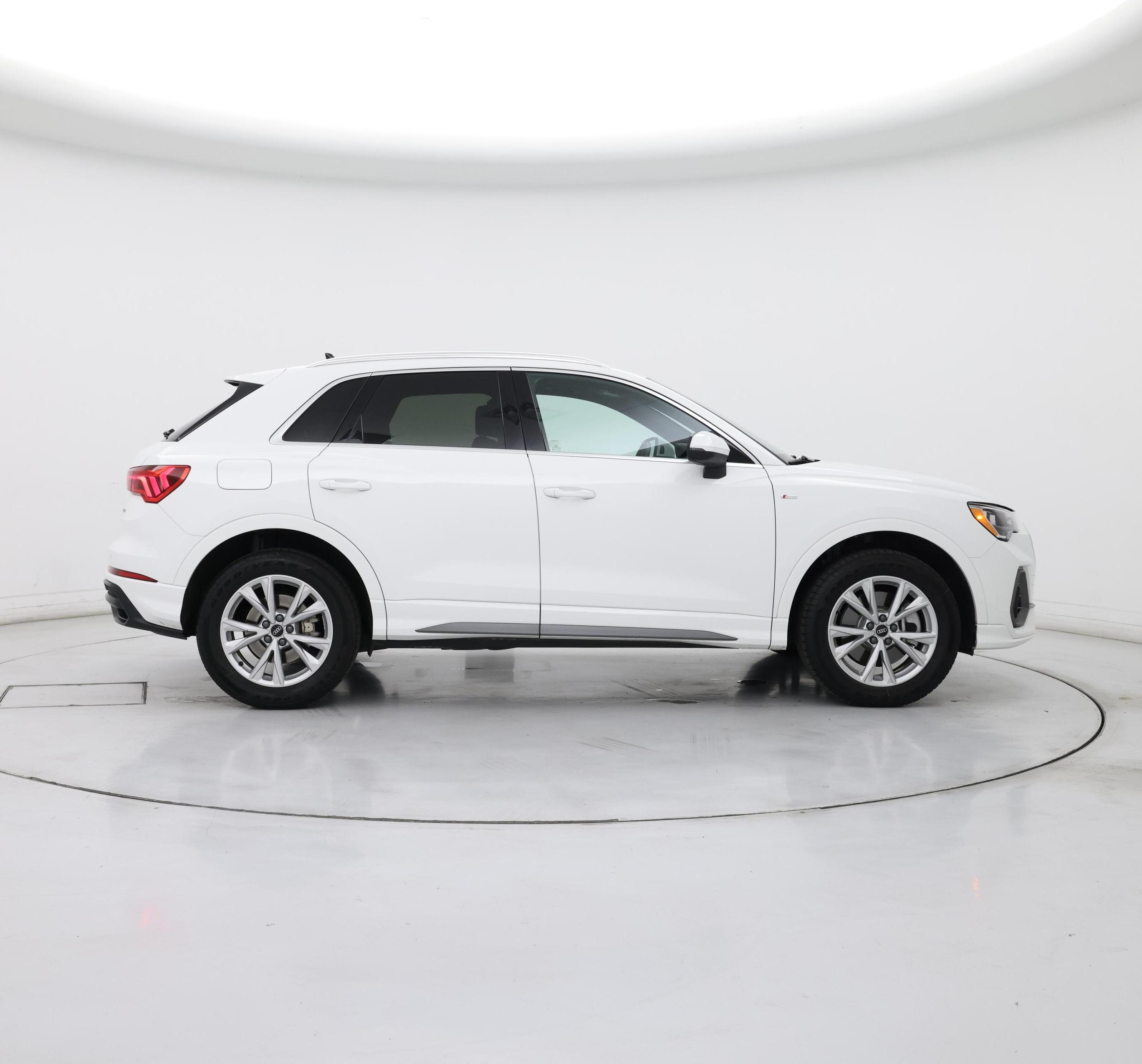 Thumbnail: 2021 Audi Q3 - 7