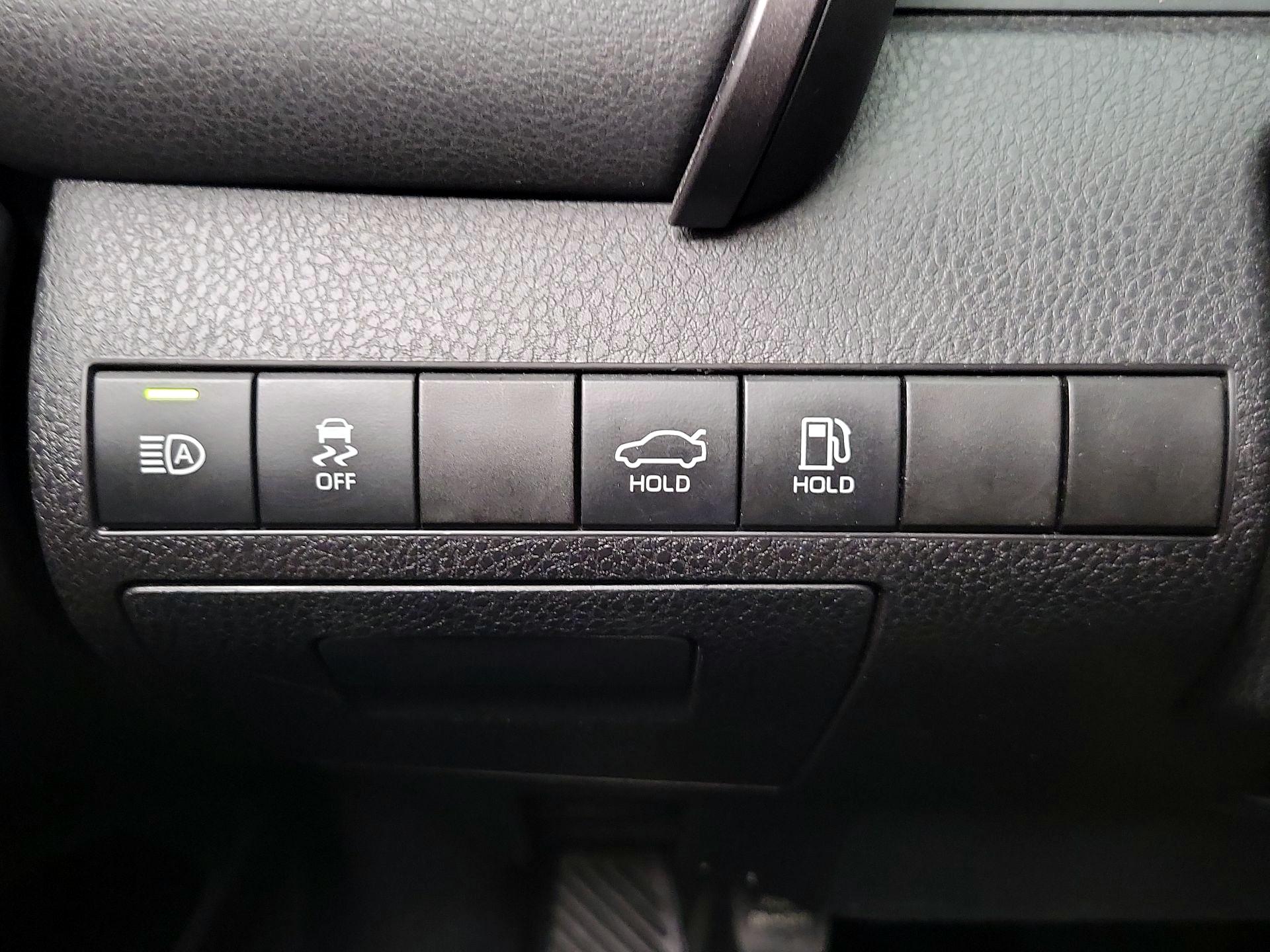 Thumbnail: 2019 Toyota Camry - 13