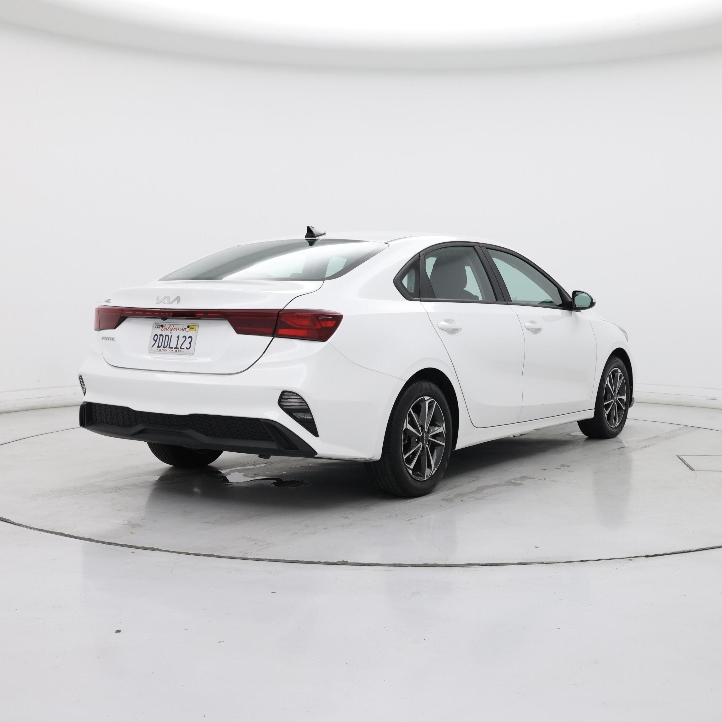 Thumbnail: 2023 Kia Forte - 8
