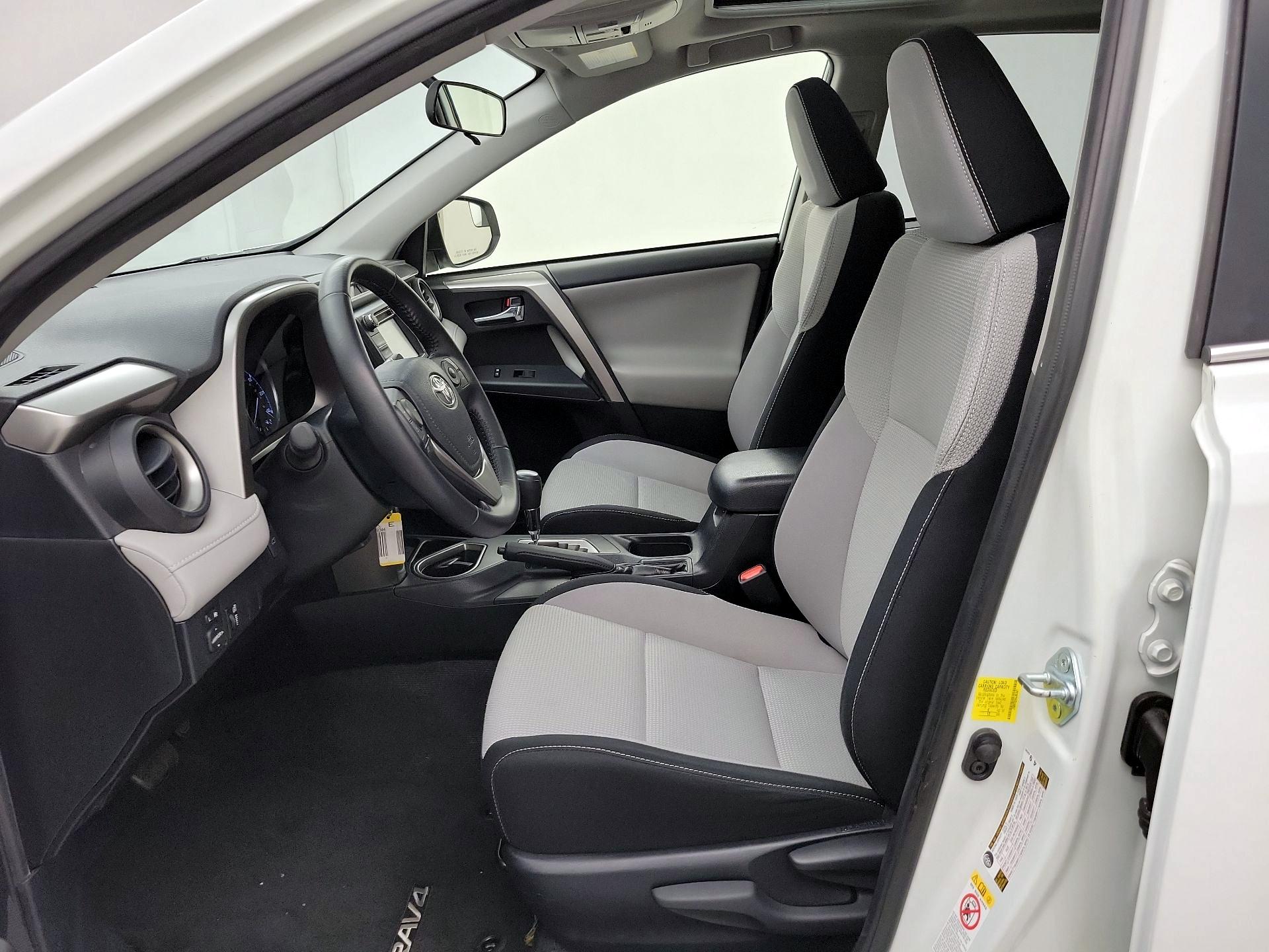 Thumbnail: 2016 Toyota RAV4 - 11