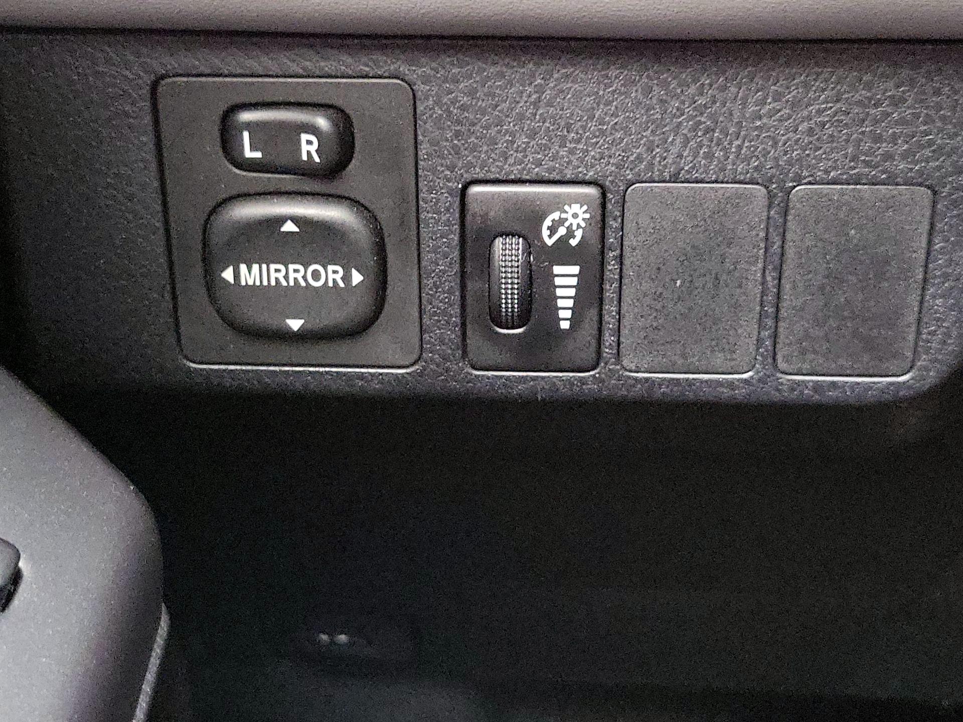 Thumbnail: 2016 Toyota RAV4 - 13
