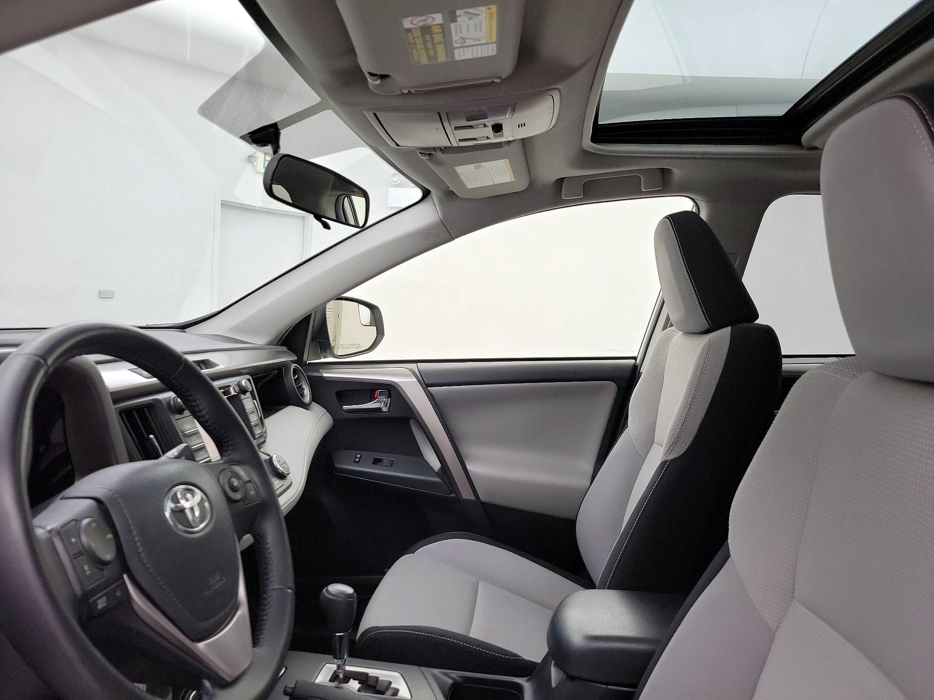 Thumbnail: 2016 Toyota RAV4 - 19