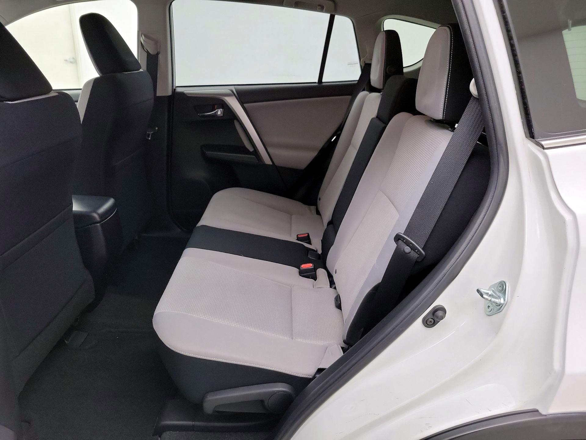 Thumbnail: 2016 Toyota RAV4 - 20