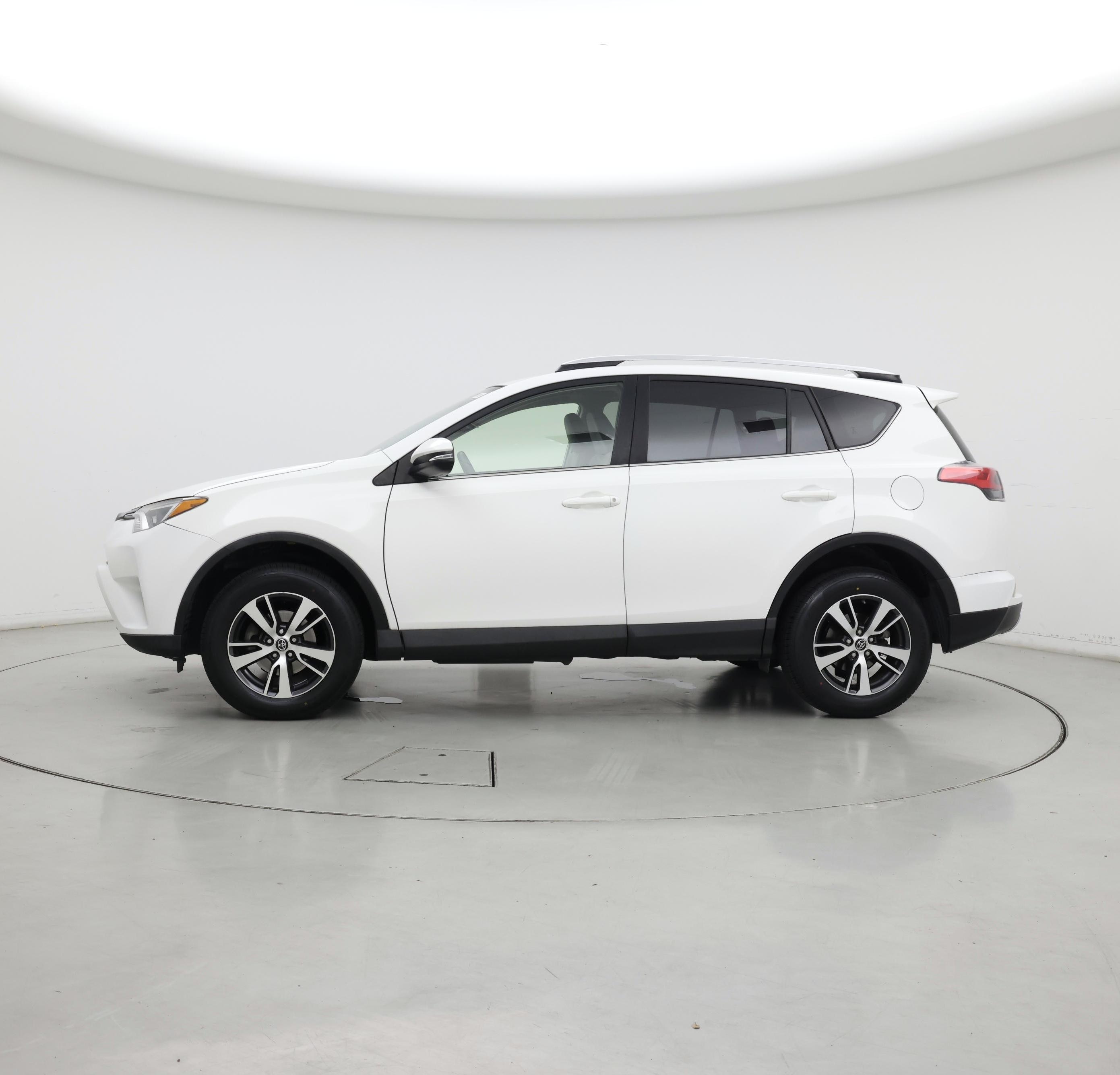 Thumbnail: 2016 Toyota RAV4 - 3